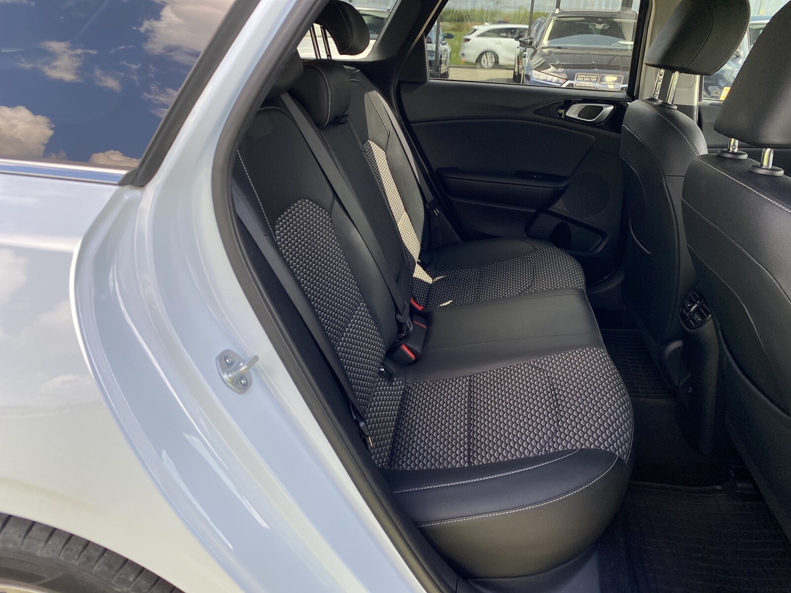 Kia Ceed - zdjęcie 15