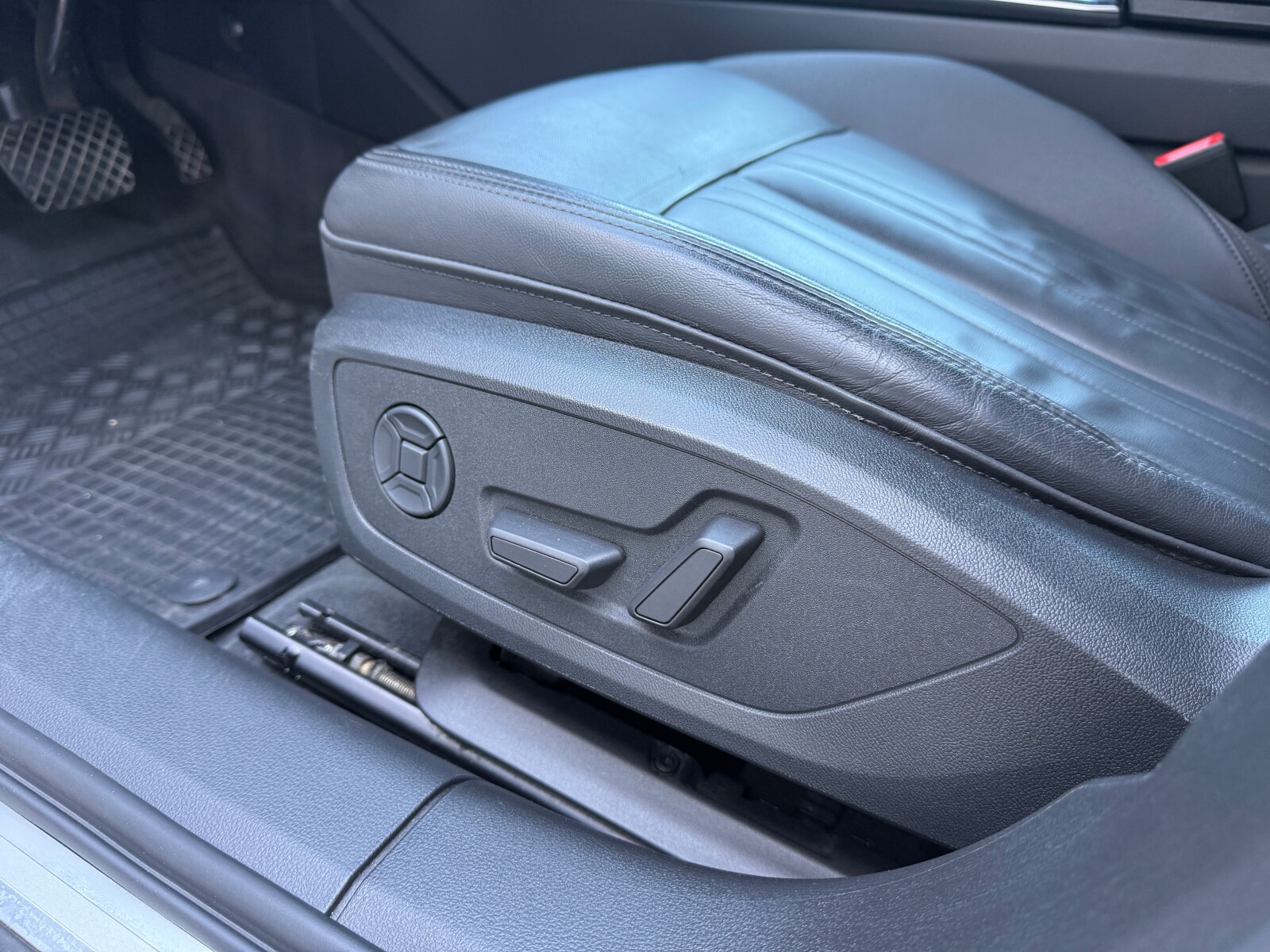 Audi A6 Limousine - zdjęcie 16