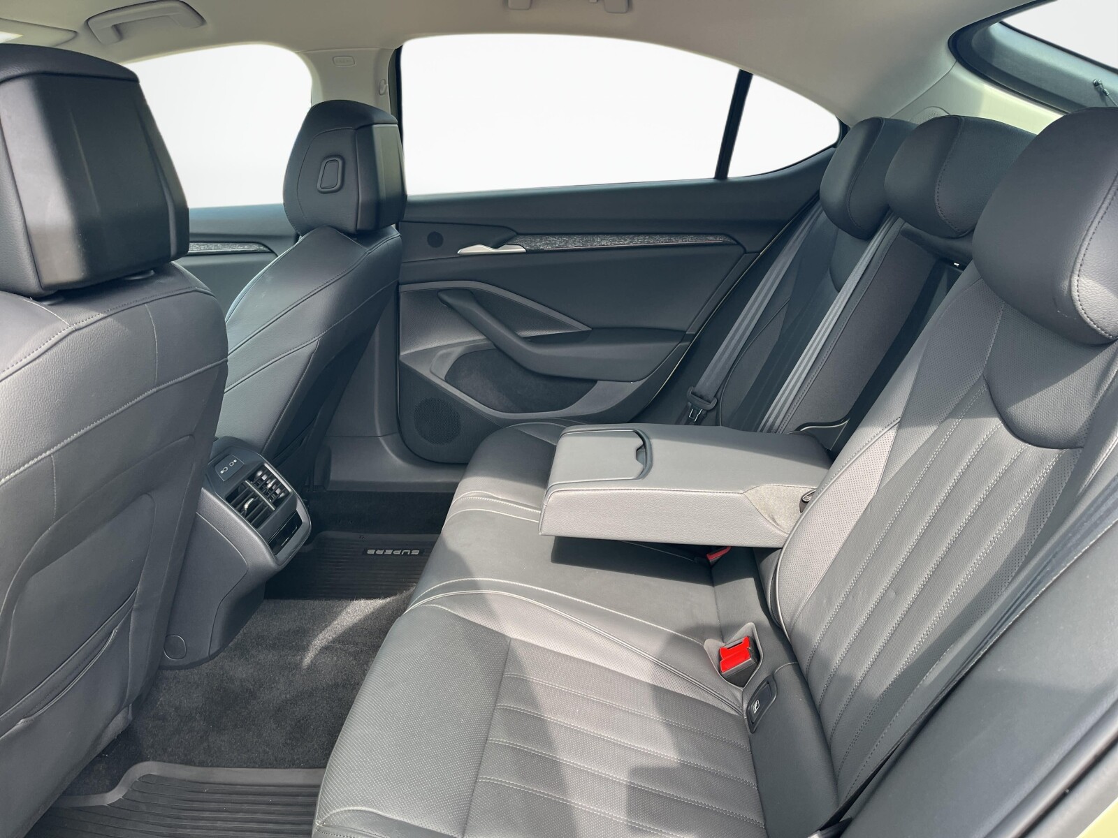 Škoda Superb - zdjęcie 15