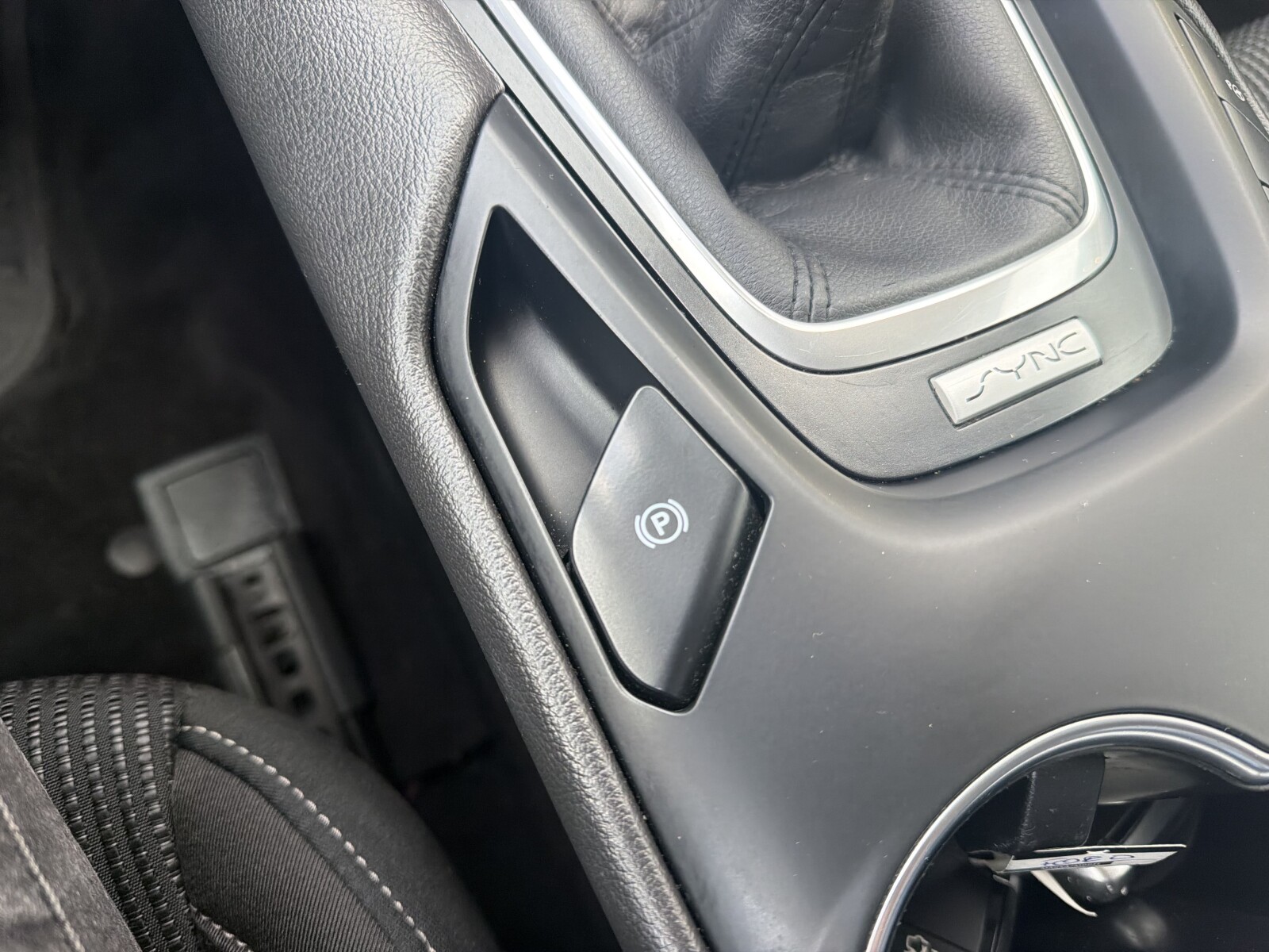 Ford Mondeo - zdjęcie 24