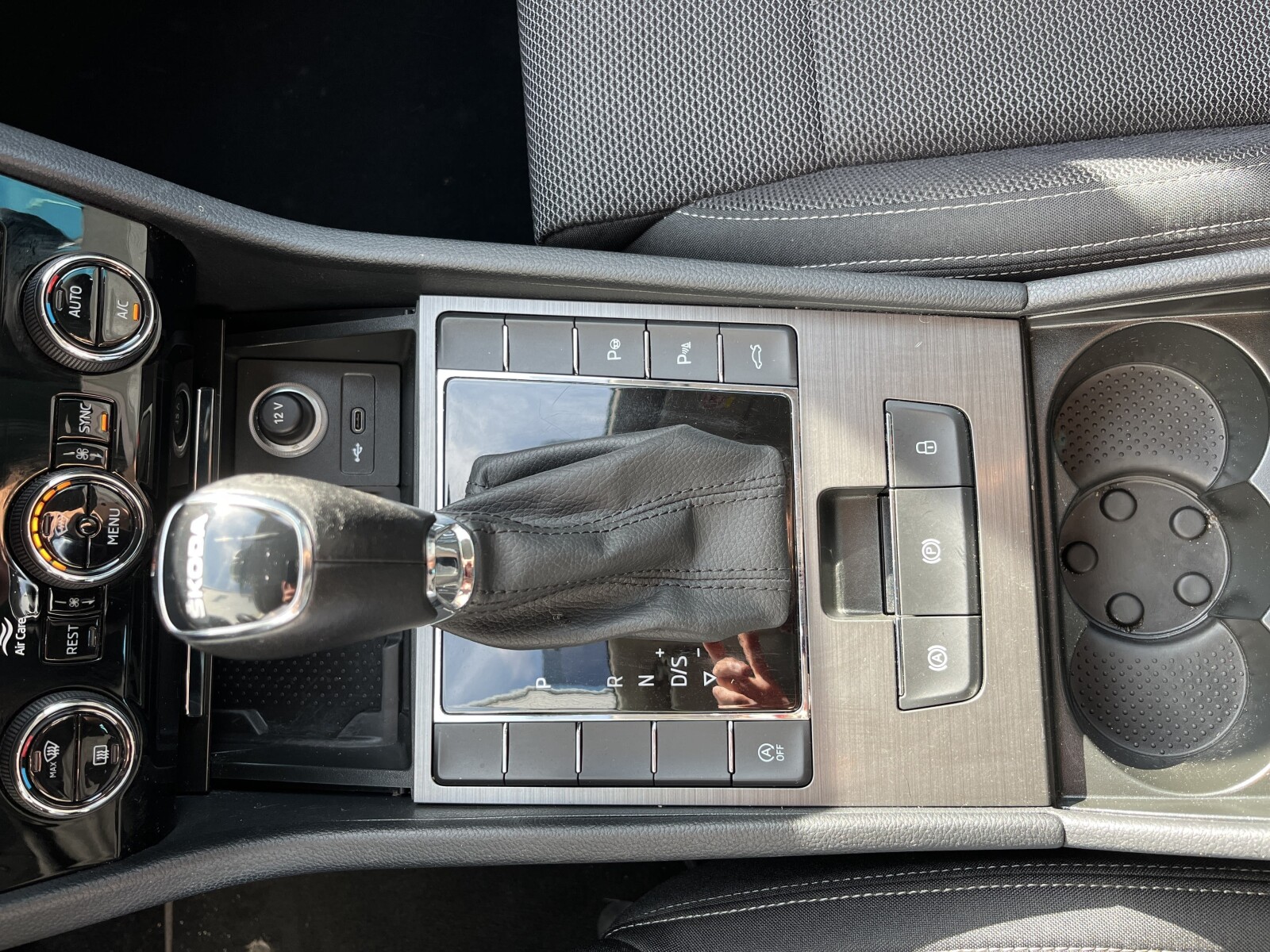 Škoda Superb Combi - zdjęcie 26