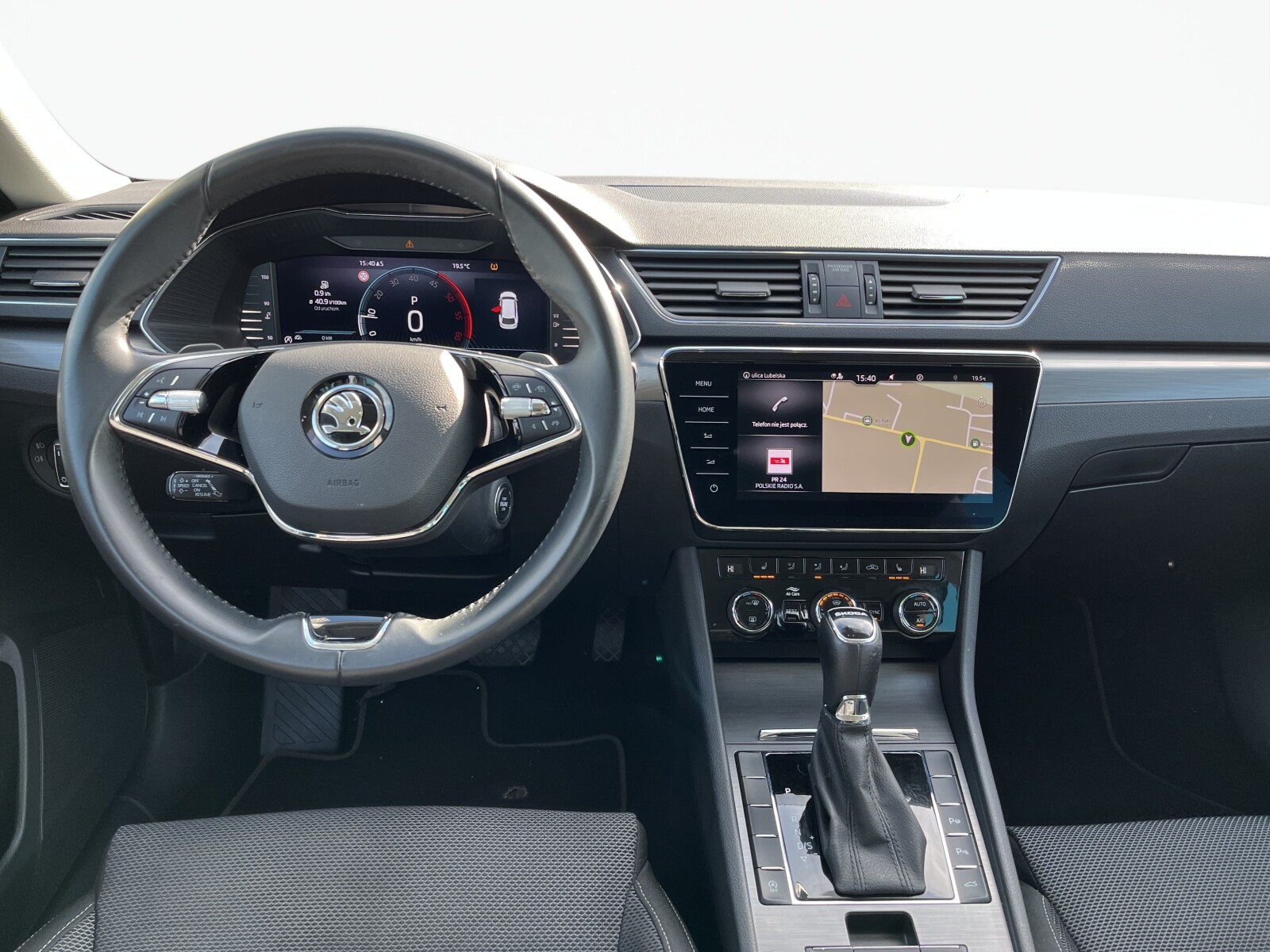 Škoda Superb Combi - zdjęcie 15