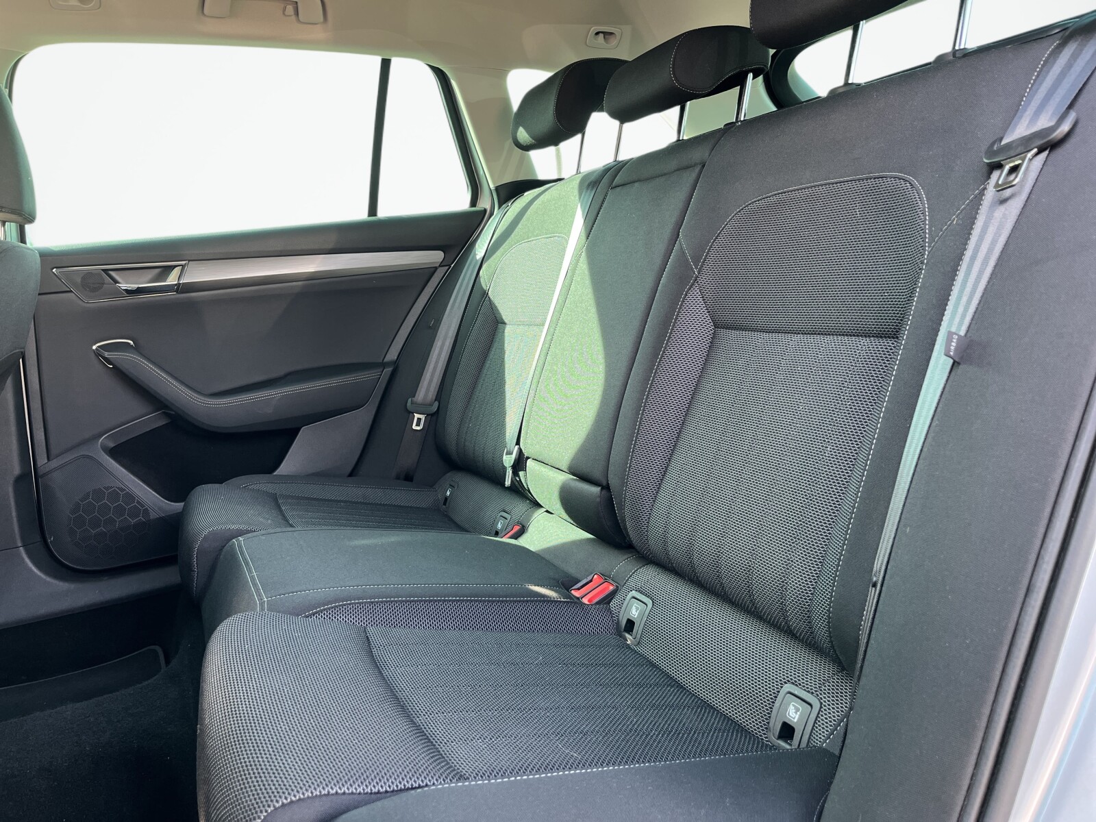 Škoda Superb Combi - zdjęcie 13