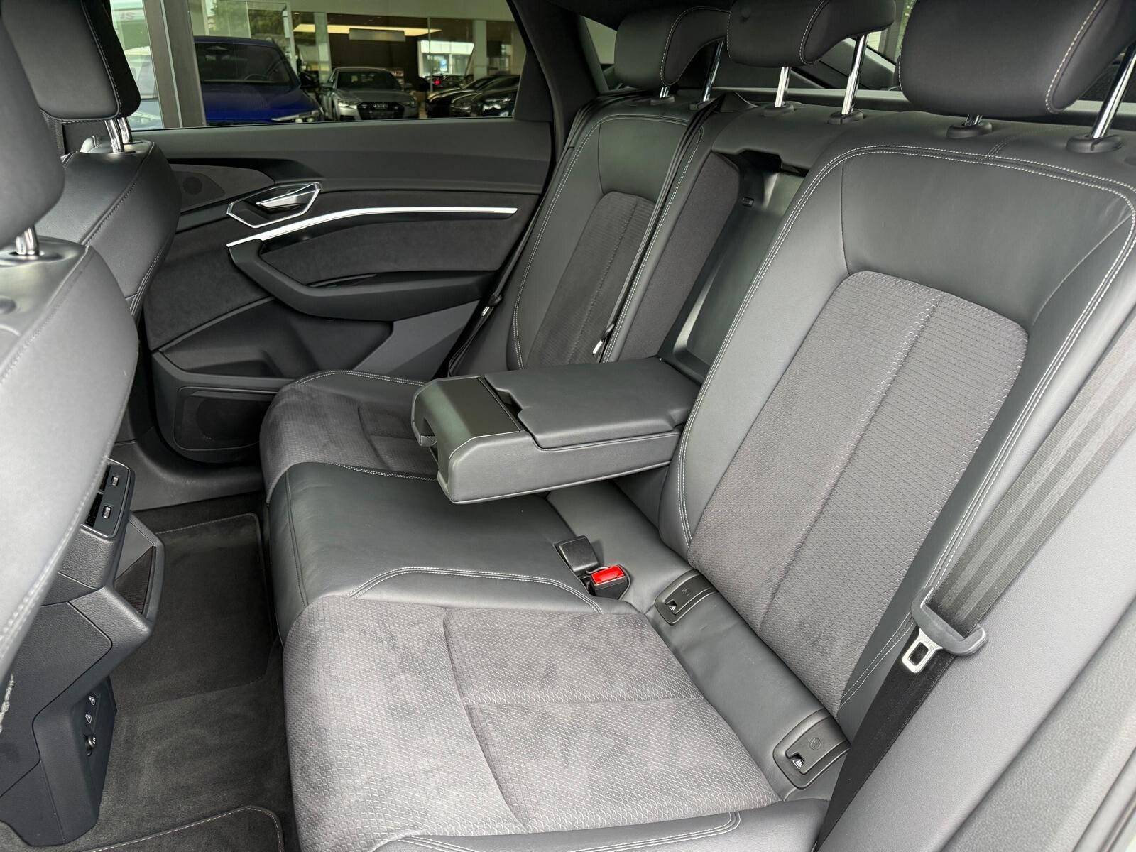 Audi e-tron Sportback - zdjęcie 17