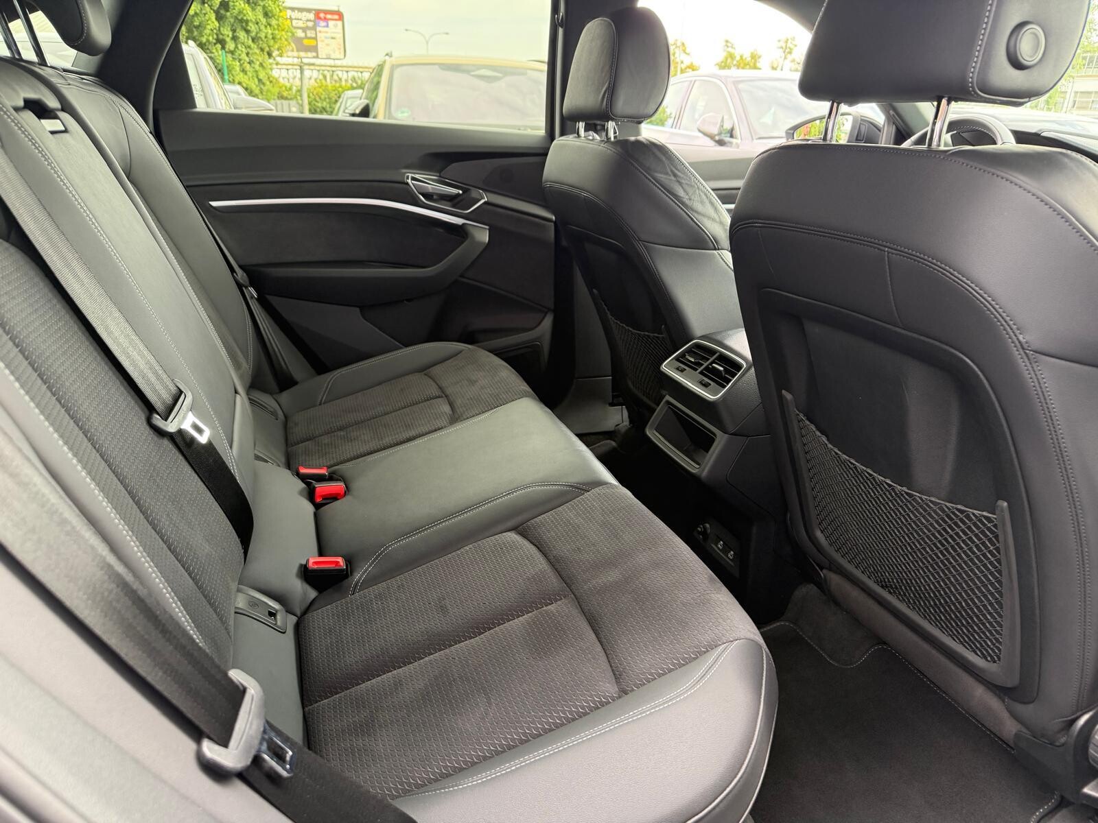 Audi e-tron Sportback - zdjęcie 18