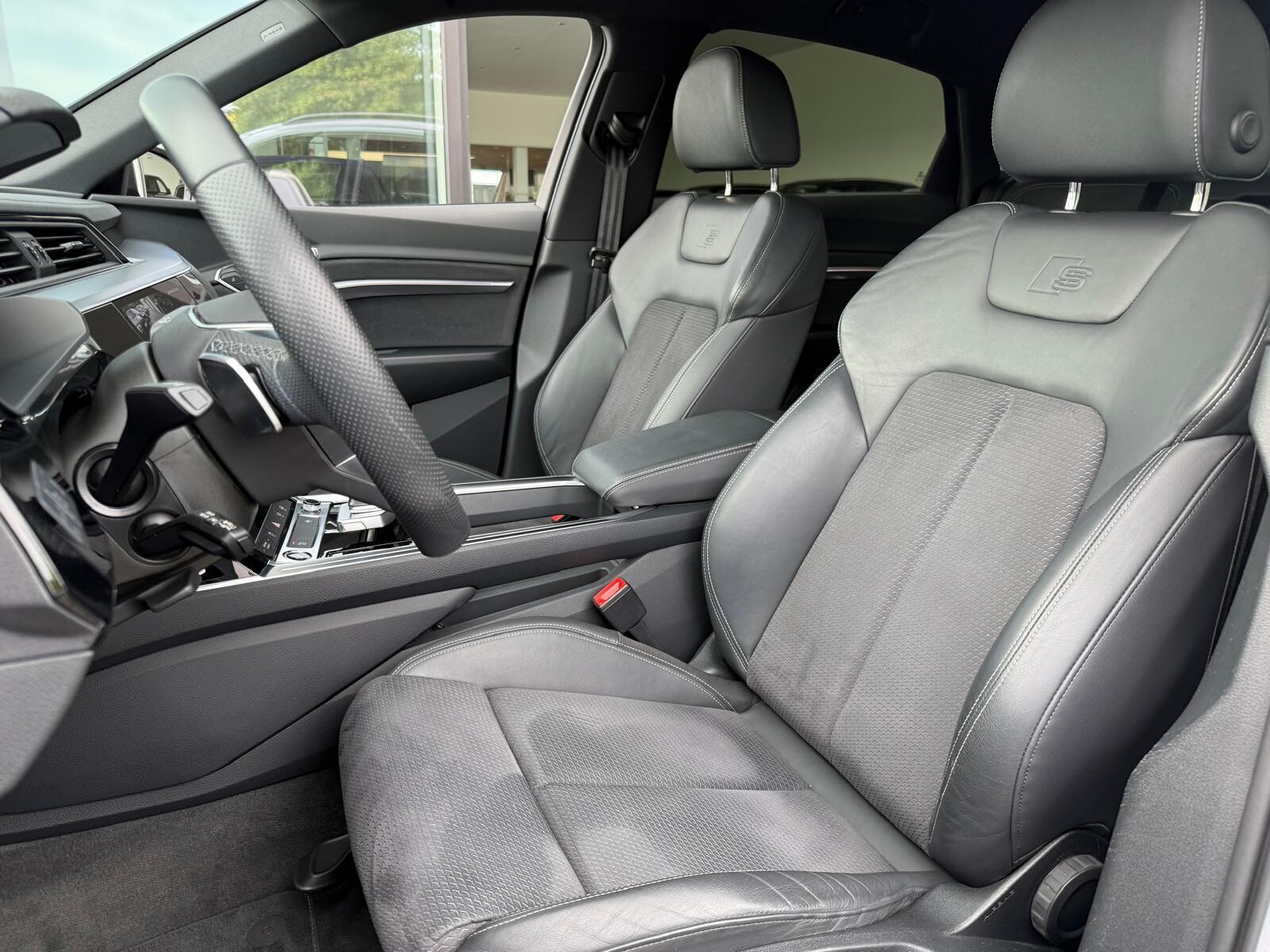 Audi e-tron Sportback - zdjęcie 15