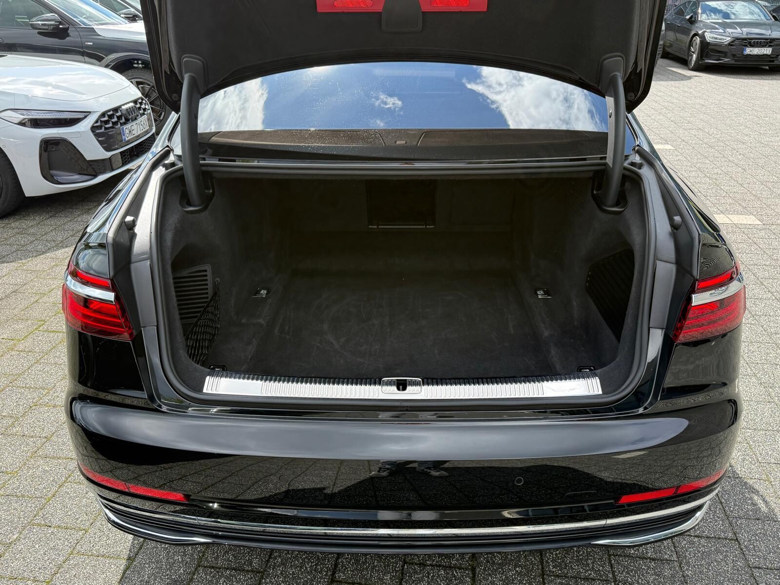Audi A8 - zdjęcie 21