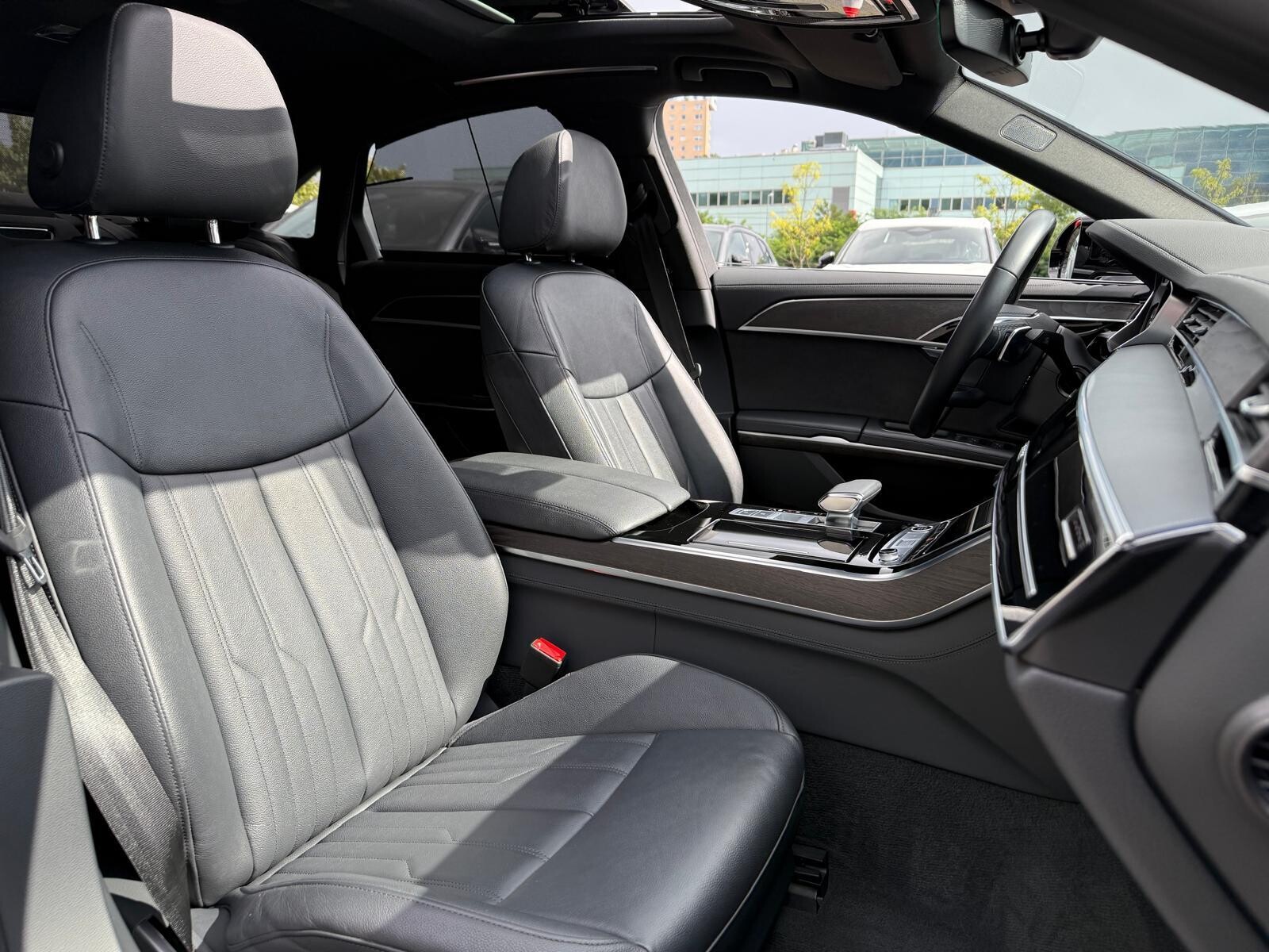 Audi A8 - zdjęcie 25