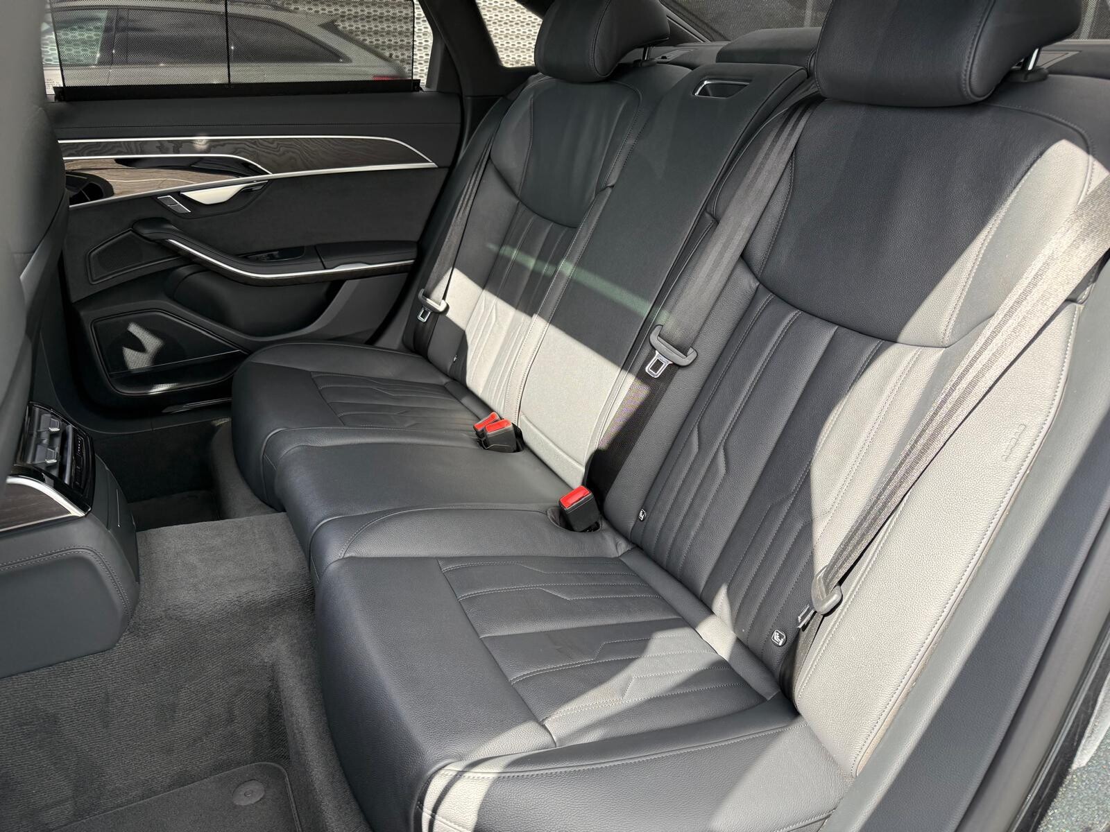 Audi A8 - zdjęcie 20