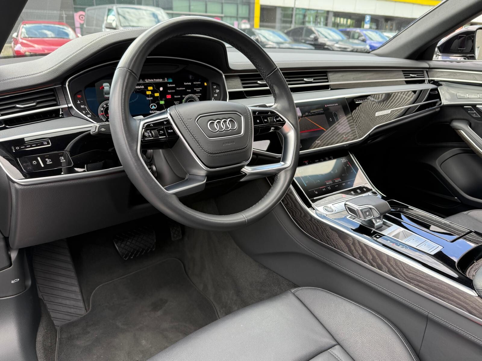 Audi A8 - zdjęcie 12