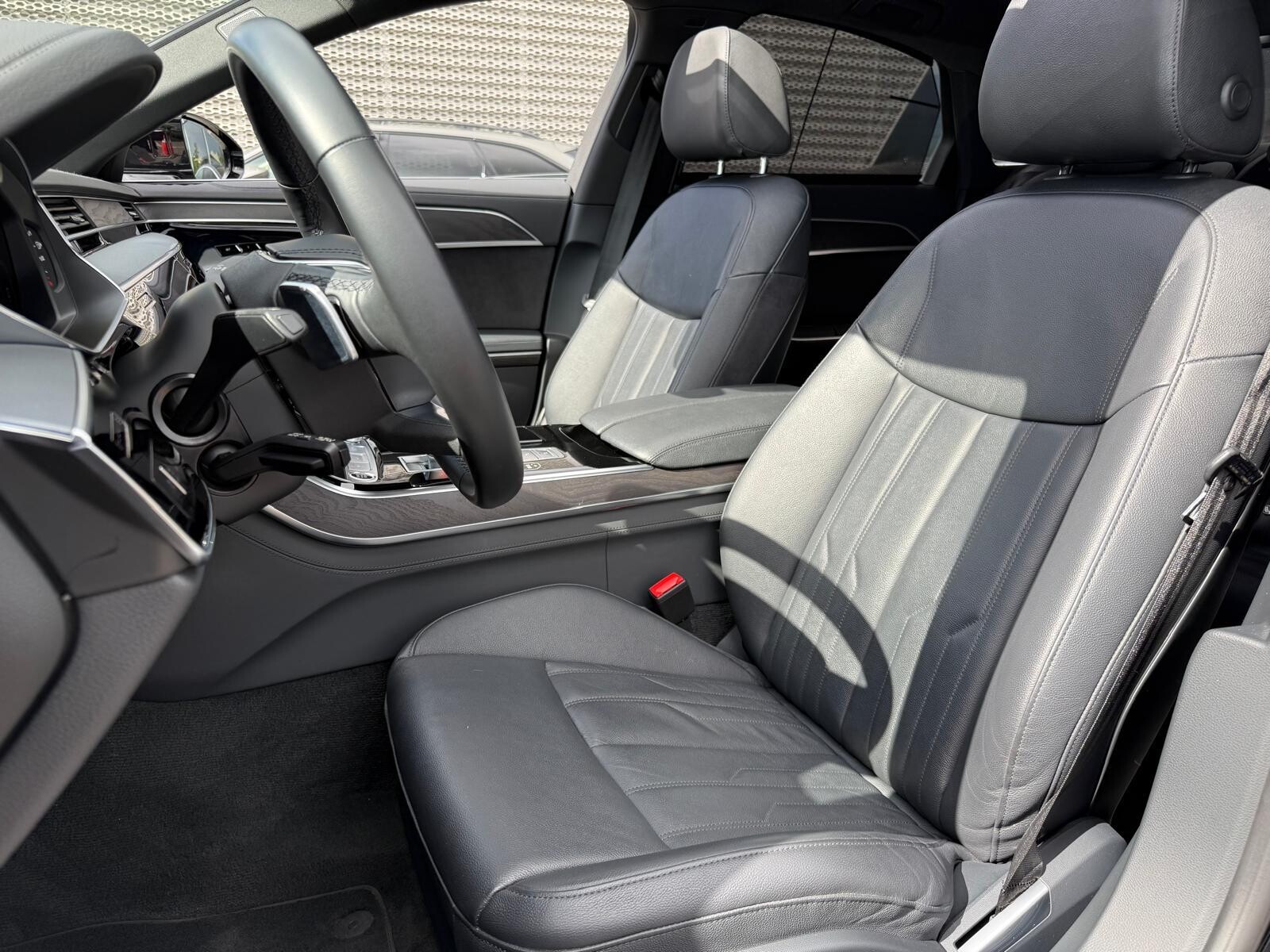 Audi A8 - zdjęcie 16