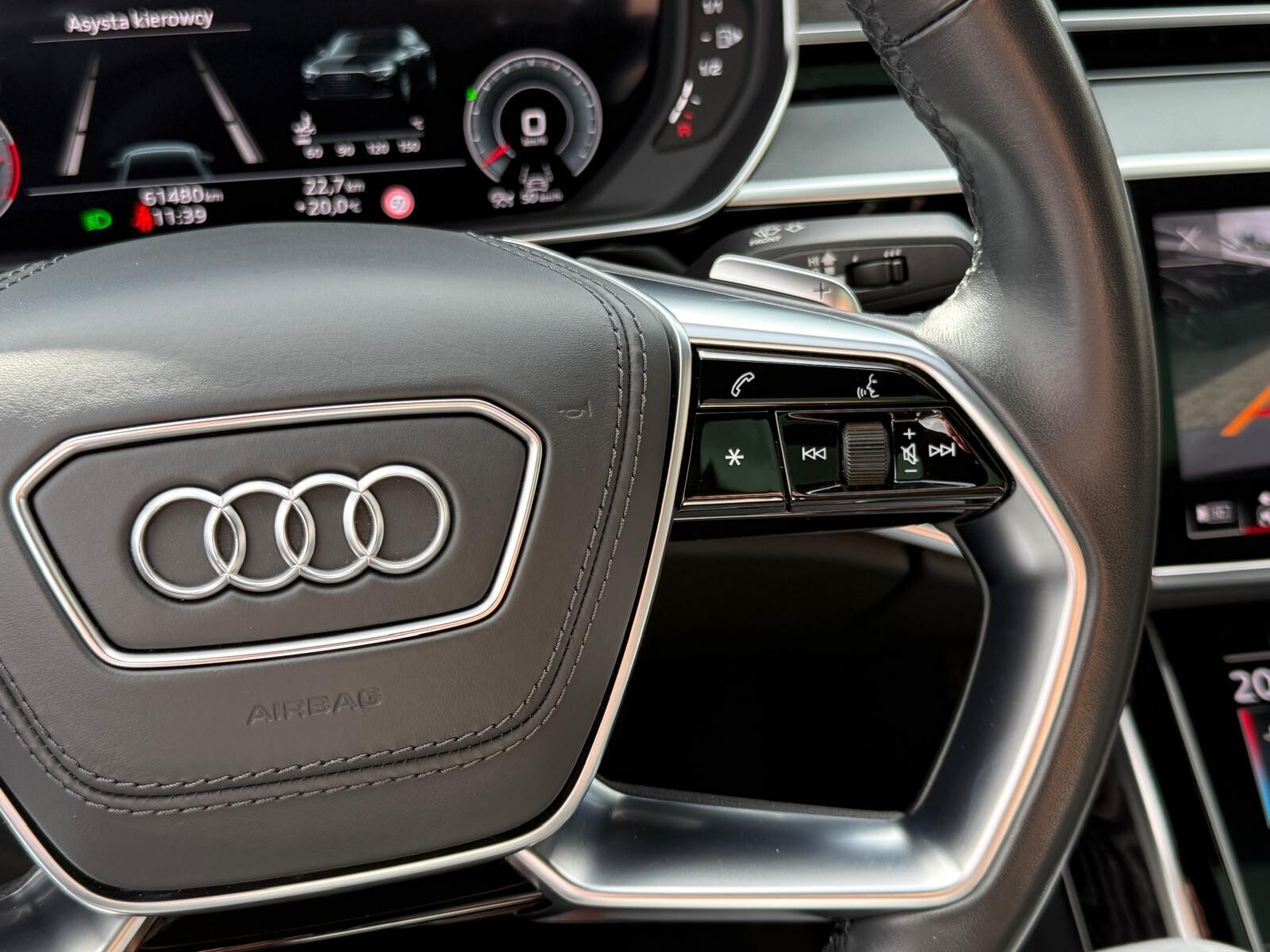 Audi A8 - zdjęcie 30