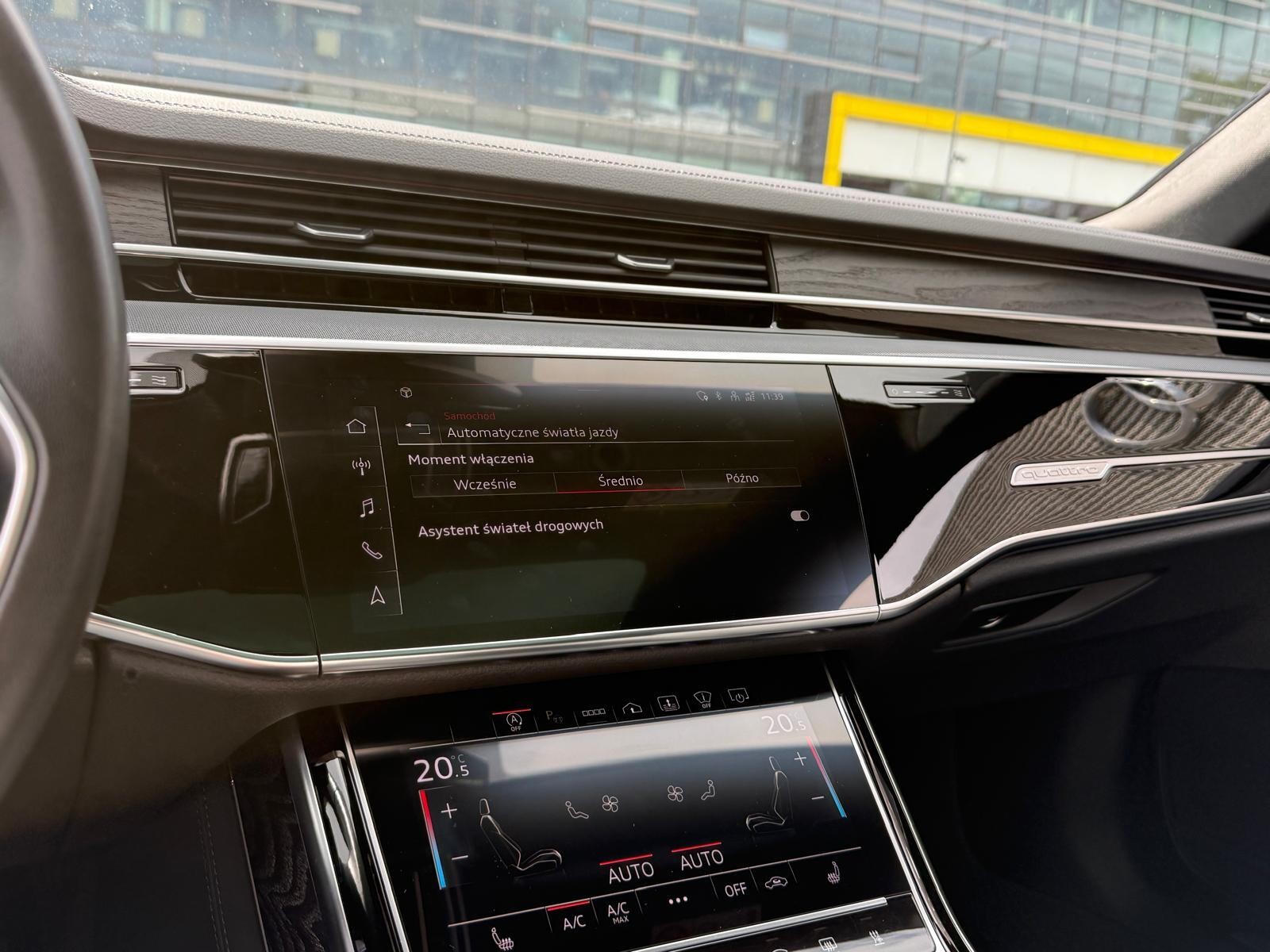 Audi A8 - zdjęcie 39