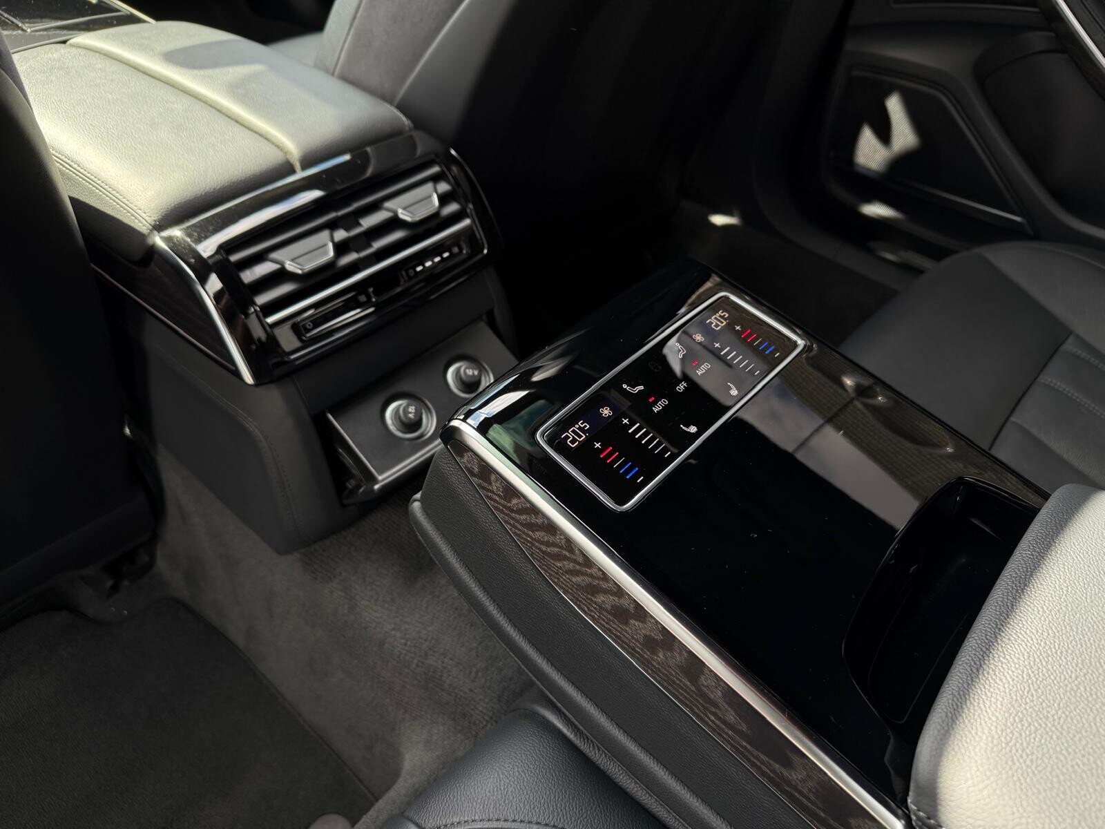 Audi A8 - zdjęcie 18