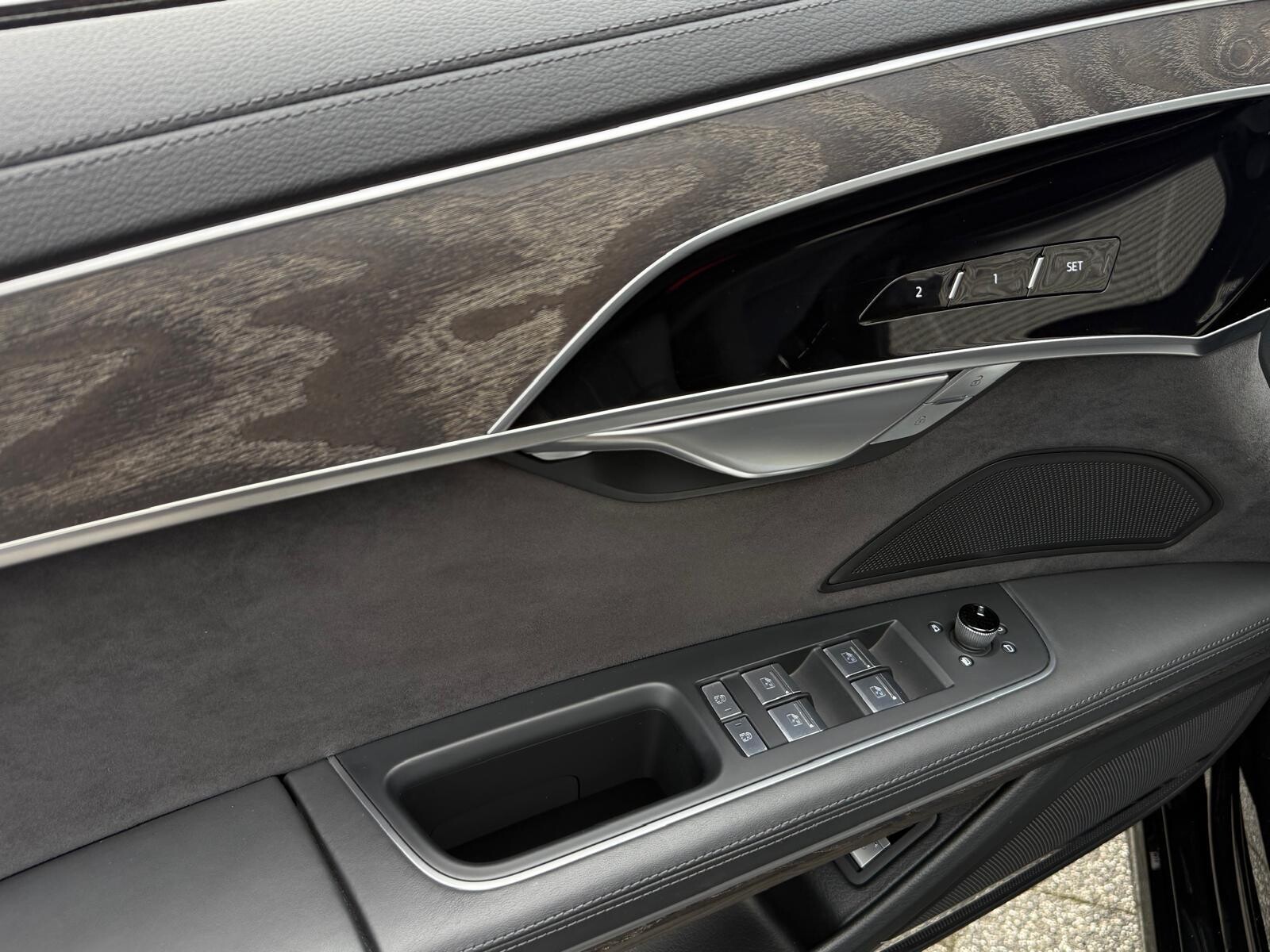 Audi A8 - zdjęcie 13