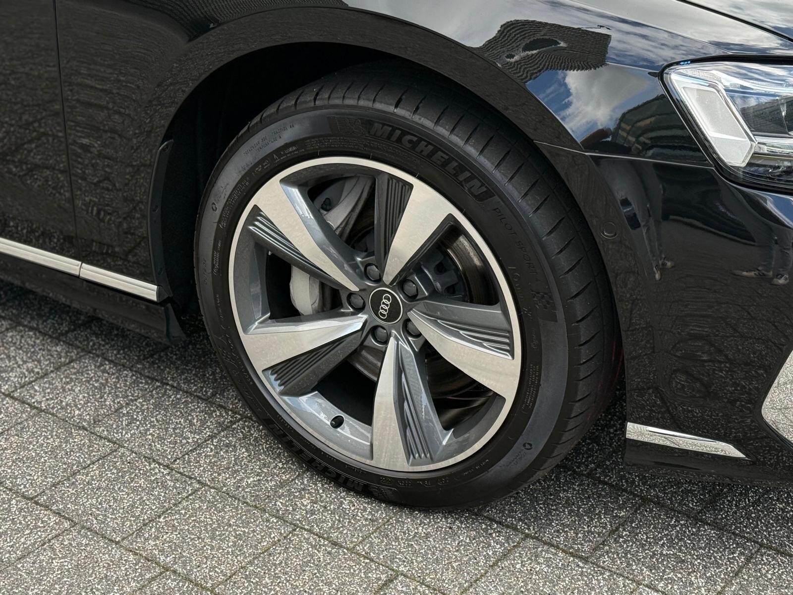 Audi A8 - zdjęcie 10