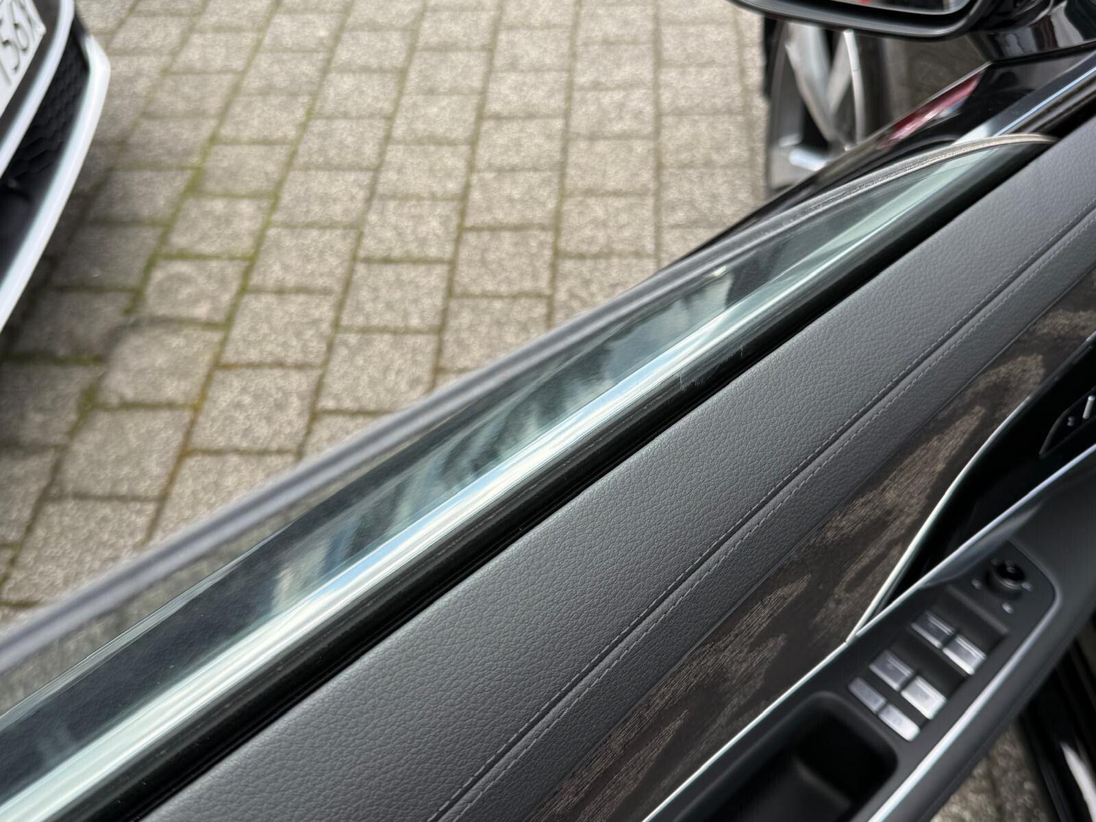 Audi A8 - zdjęcie 14