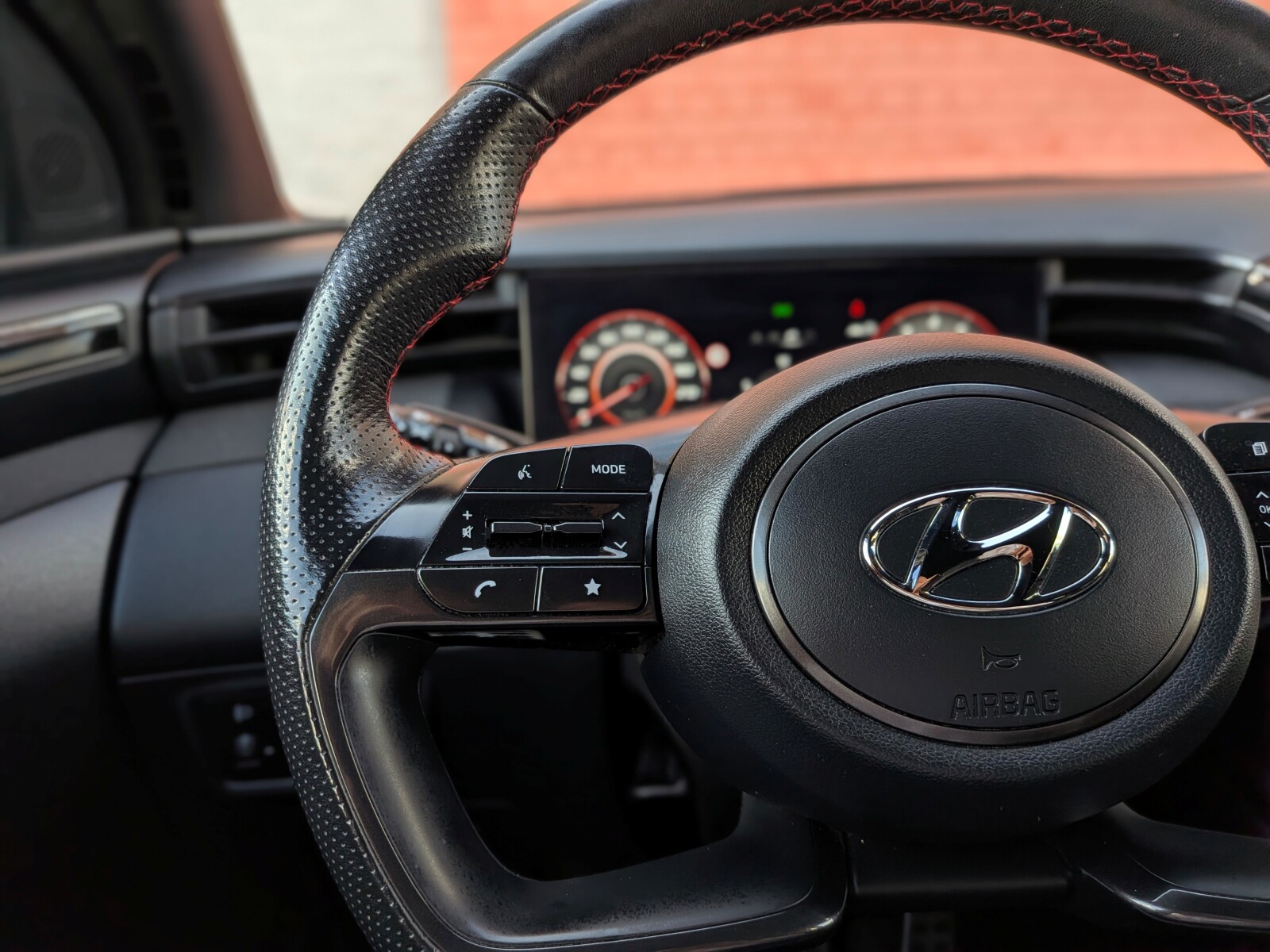 Hyundai Tucson - zdjęcie 19