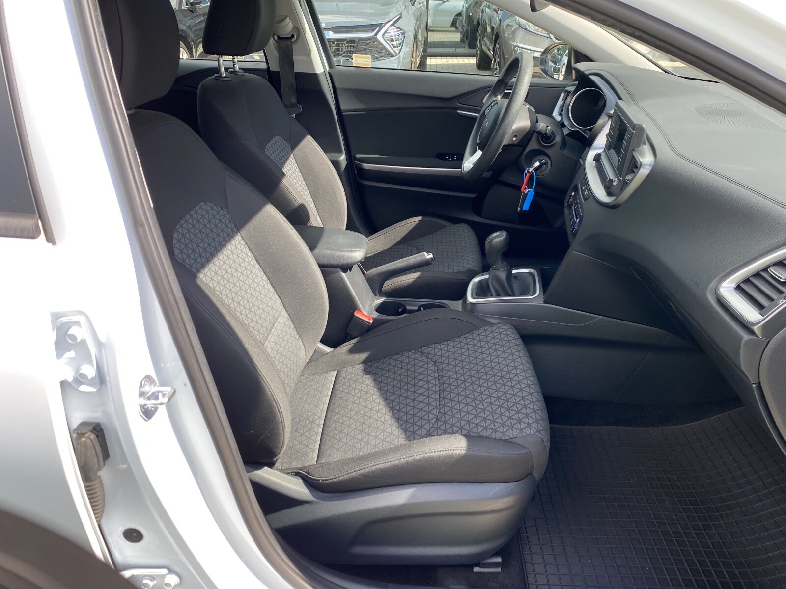 Kia Ceed - zdjęcie 15