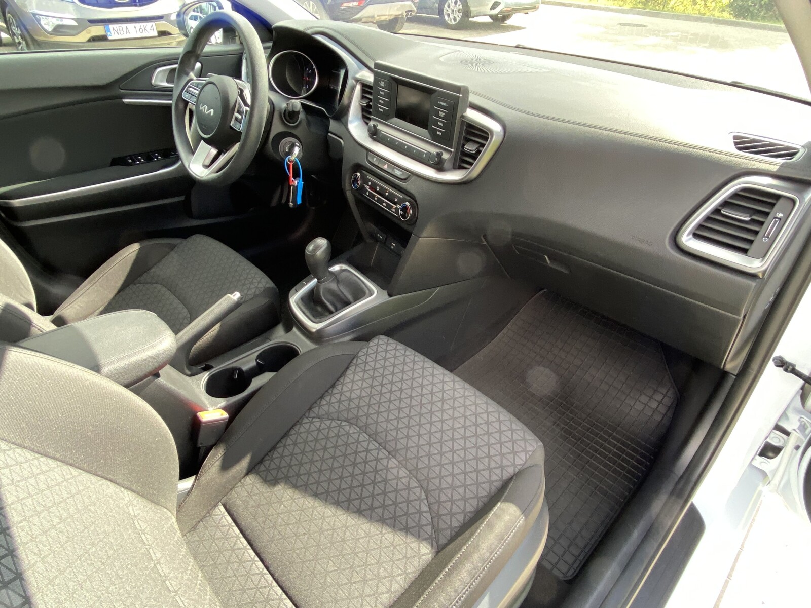 Kia Ceed - zdjęcie 17