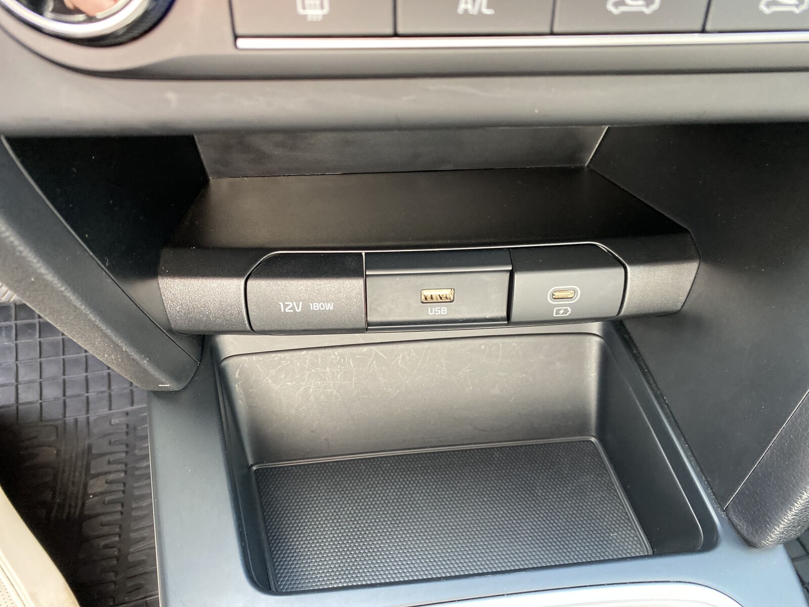 Kia Ceed - zdjęcie 25