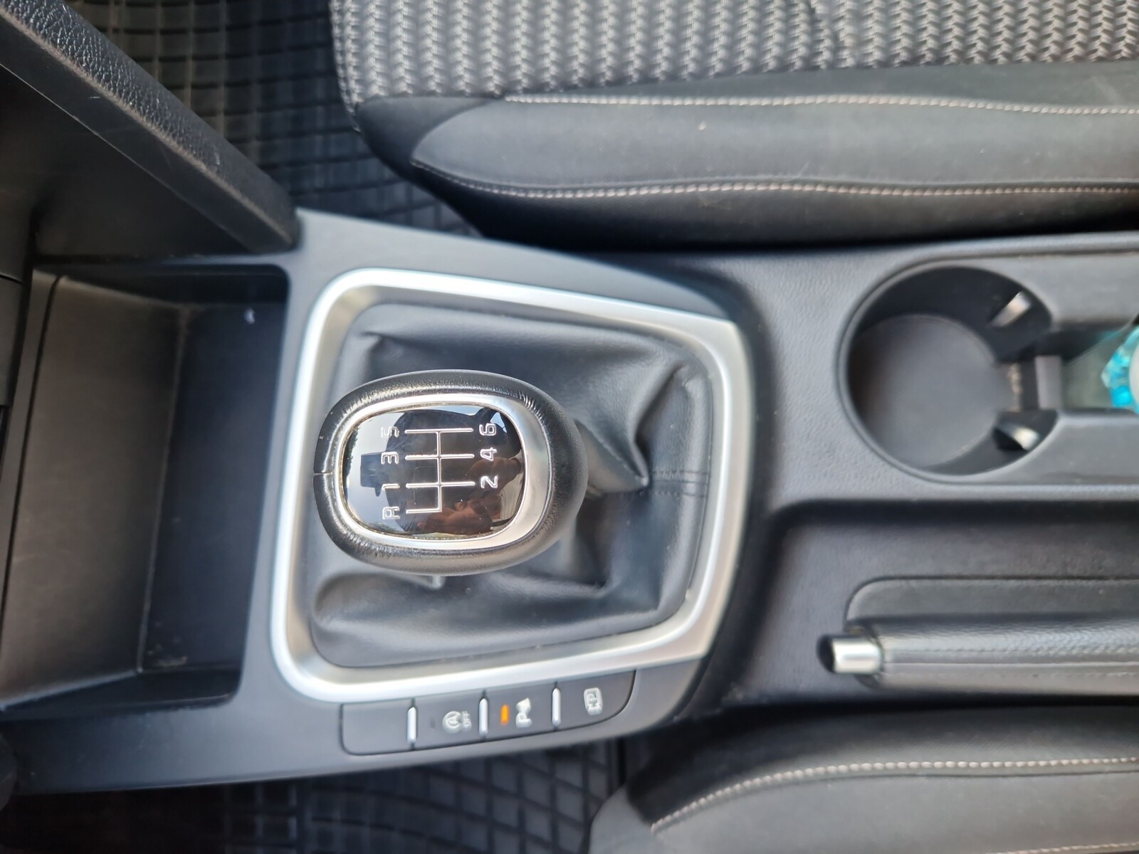 Kia Ceed - zdjęcie 22