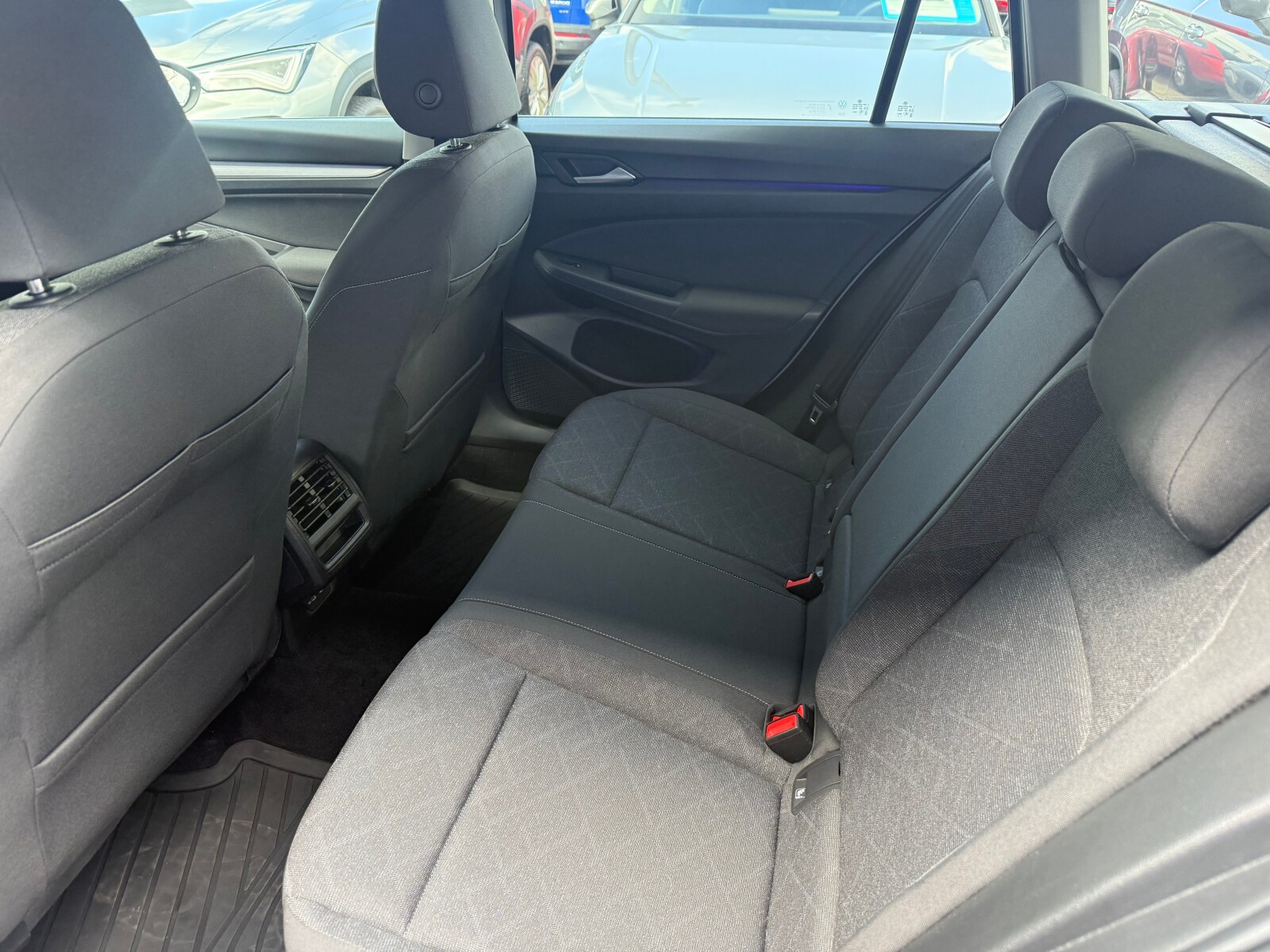 Volkswagen Golf - zdjęcie 13