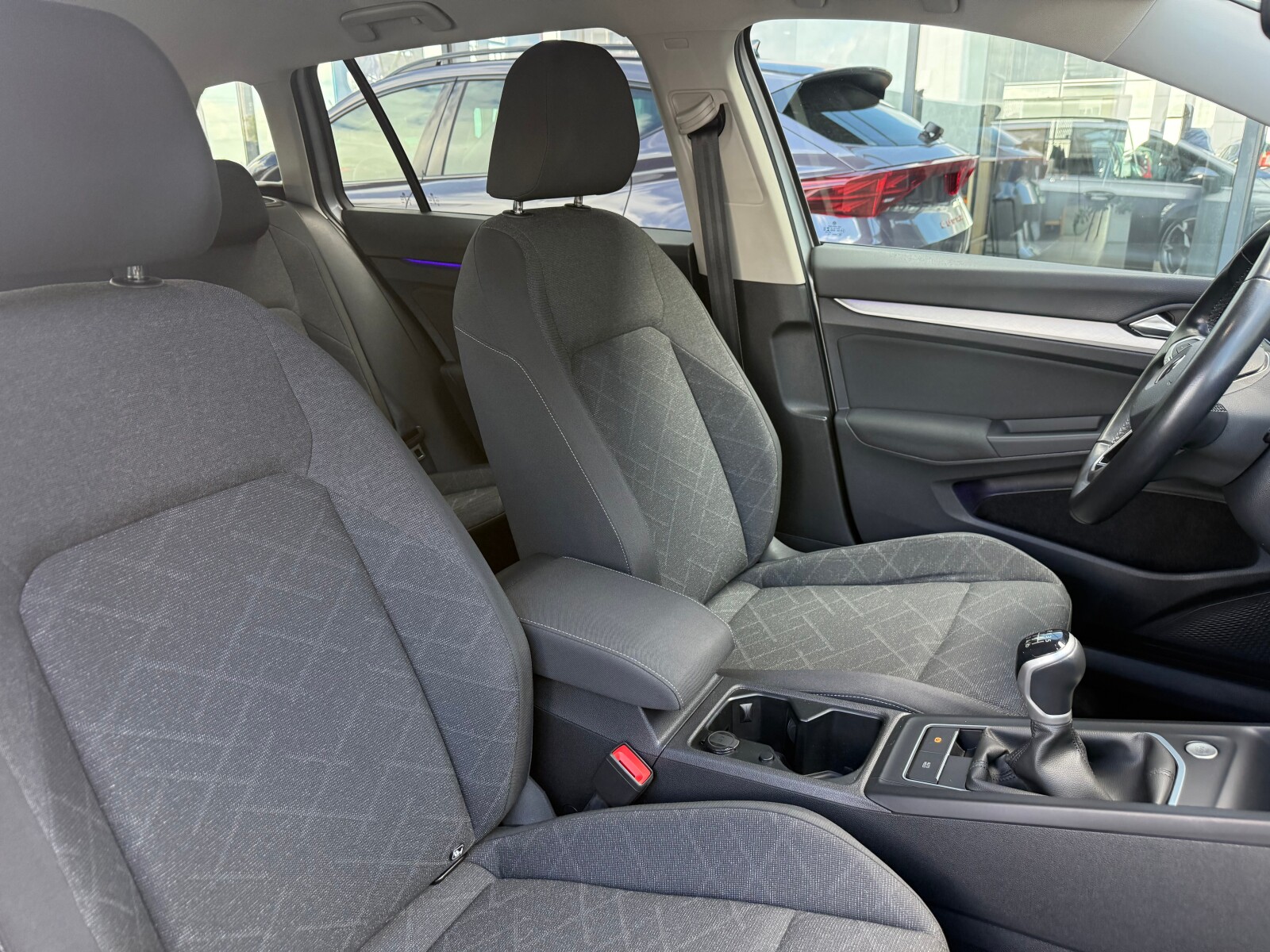 Volkswagen Golf - zdjęcie 18