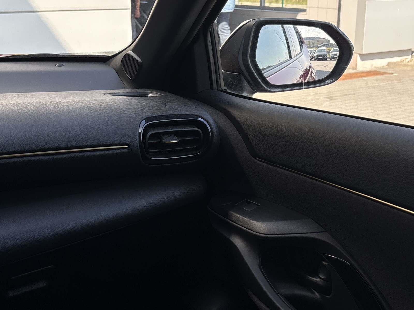Toyota Yaris Cross - zdjęcie 14