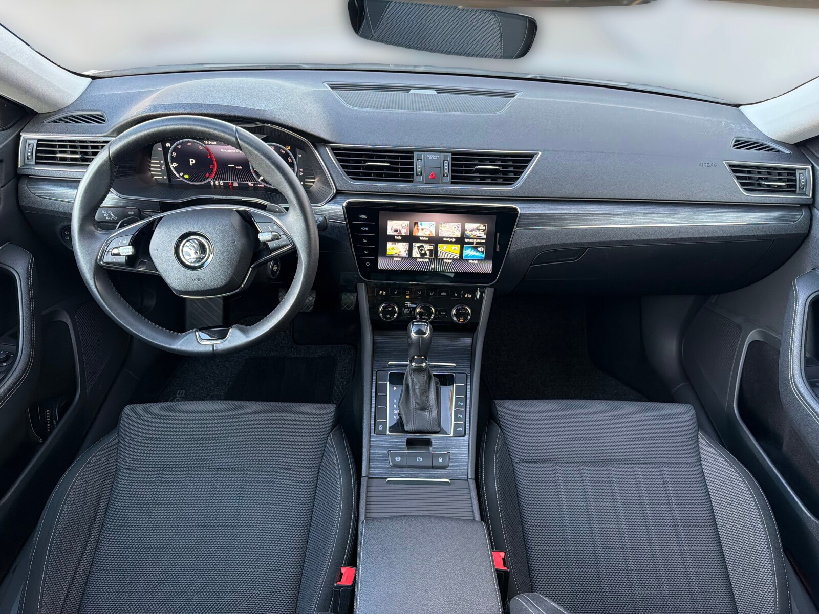 Škoda Superb Combi - zdjęcie 21