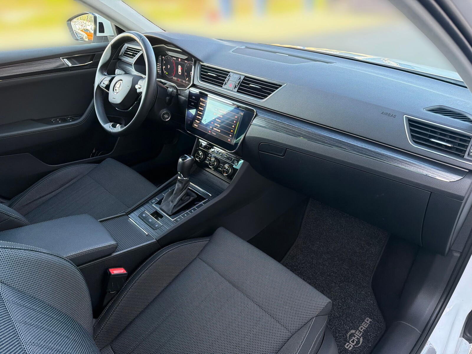 Škoda Superb Combi - zdjęcie 17