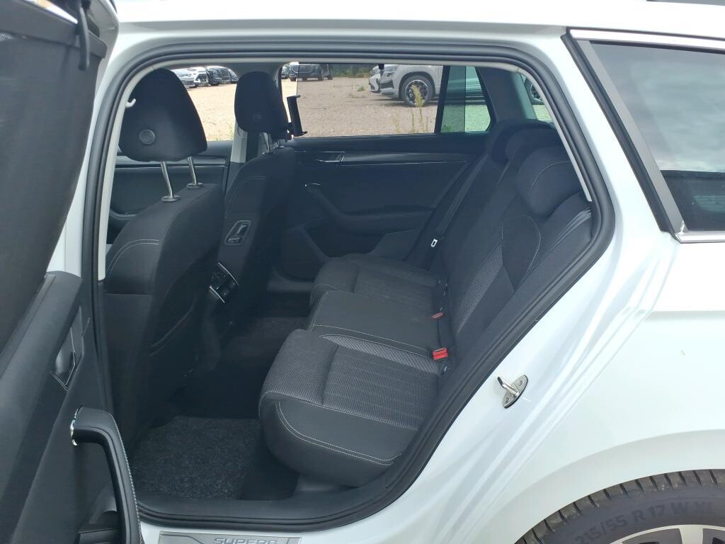 Škoda Superb Combi - zdjęcie 7
