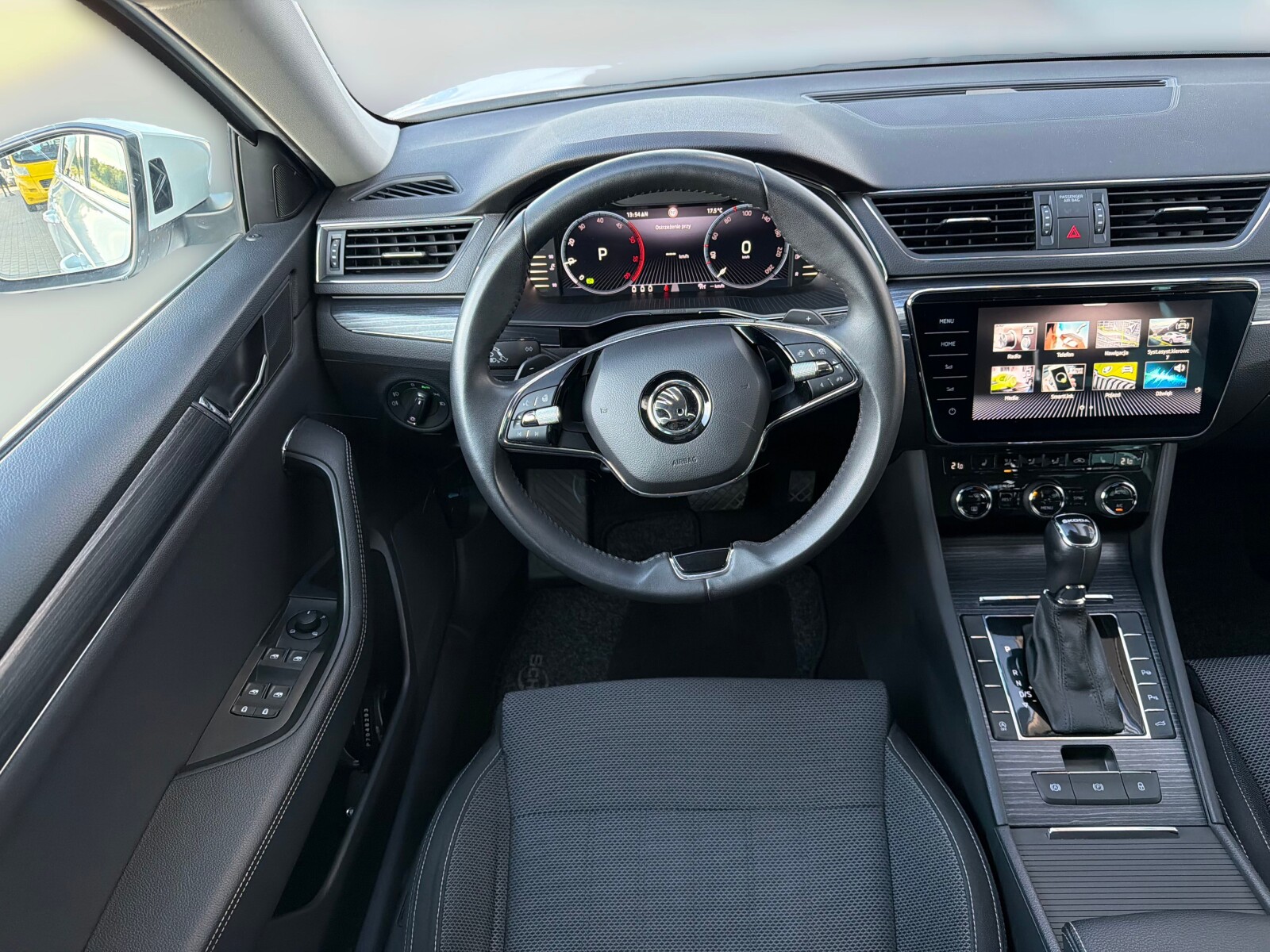 Škoda Superb Combi - zdjęcie 20