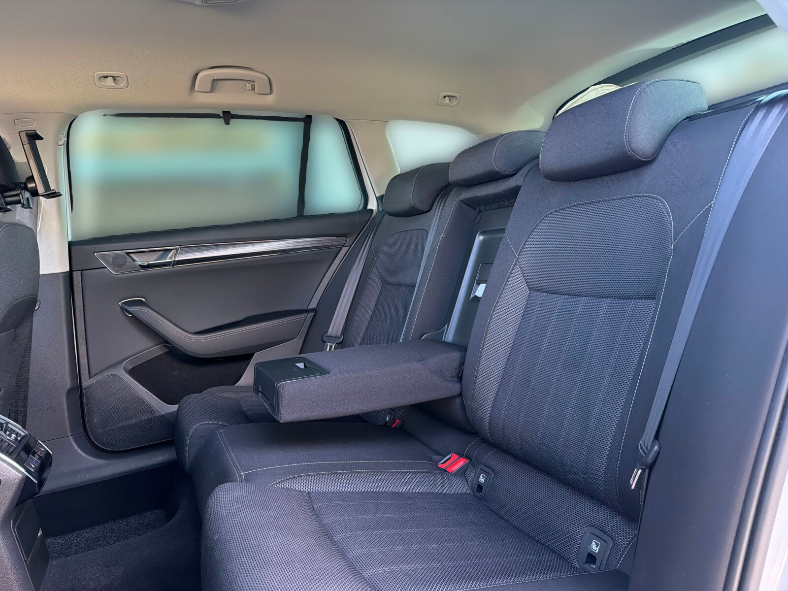 Škoda Superb Combi - zdjęcie 13