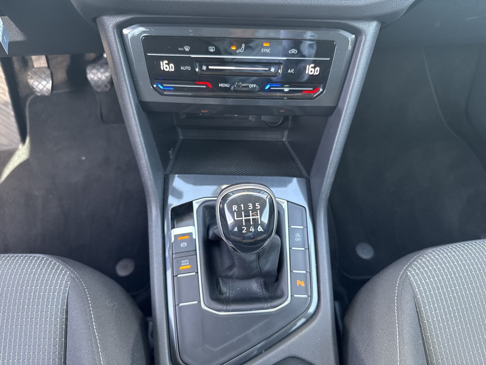 Volkswagen Tiguan - zdjęcie 15