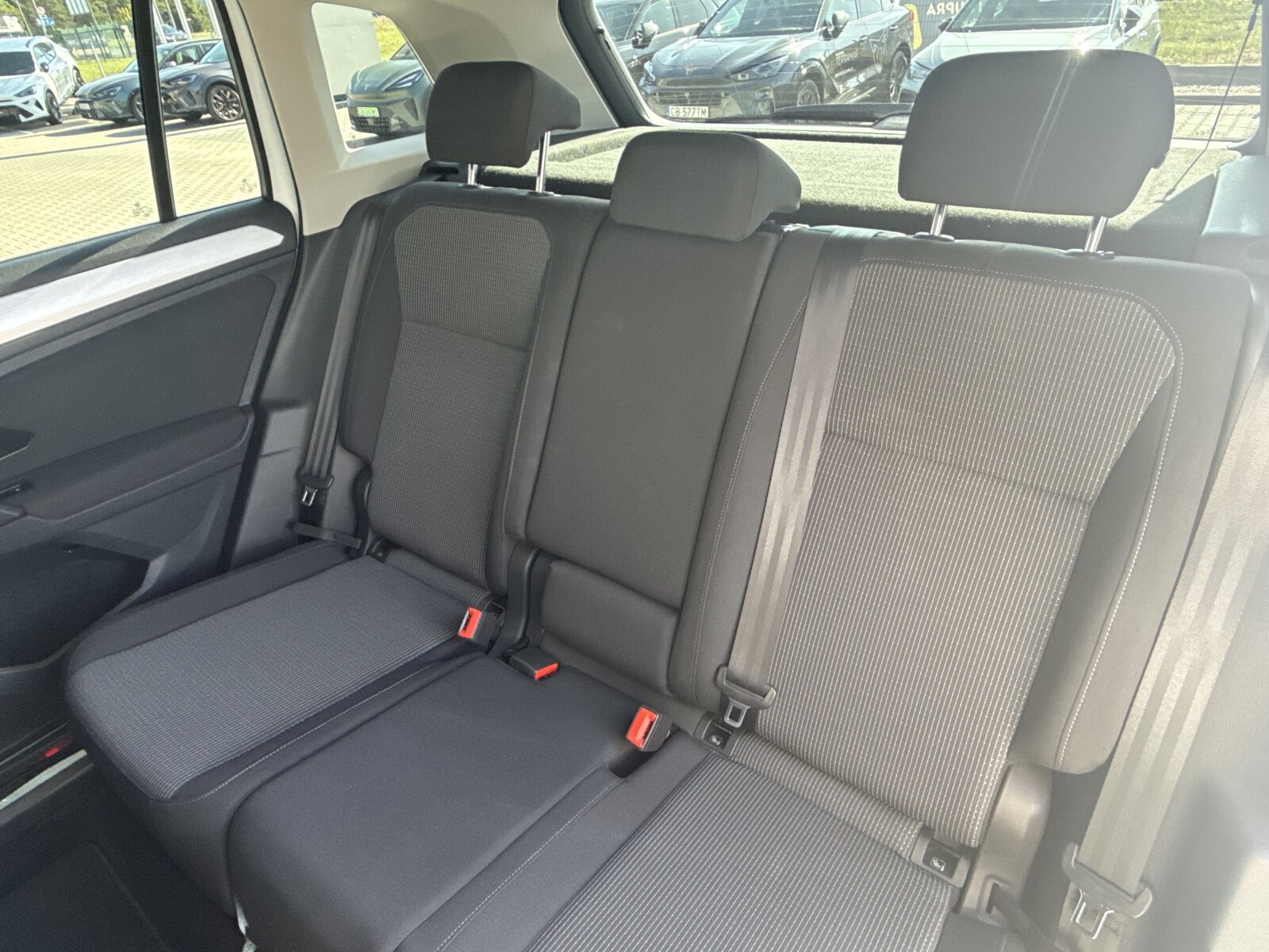 Volkswagen Tiguan - zdjęcie 16