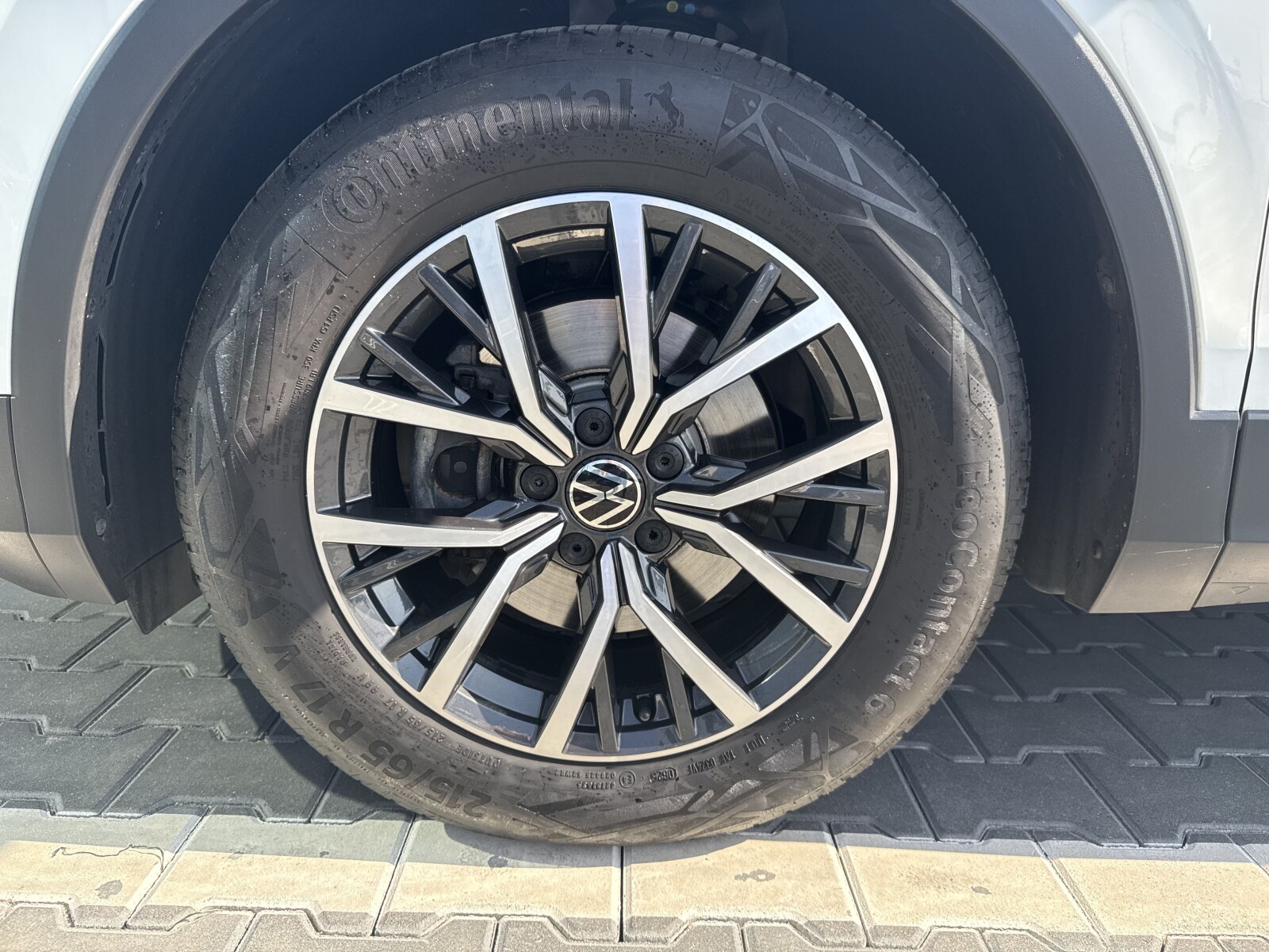 Volkswagen Tiguan - zdjęcie 18