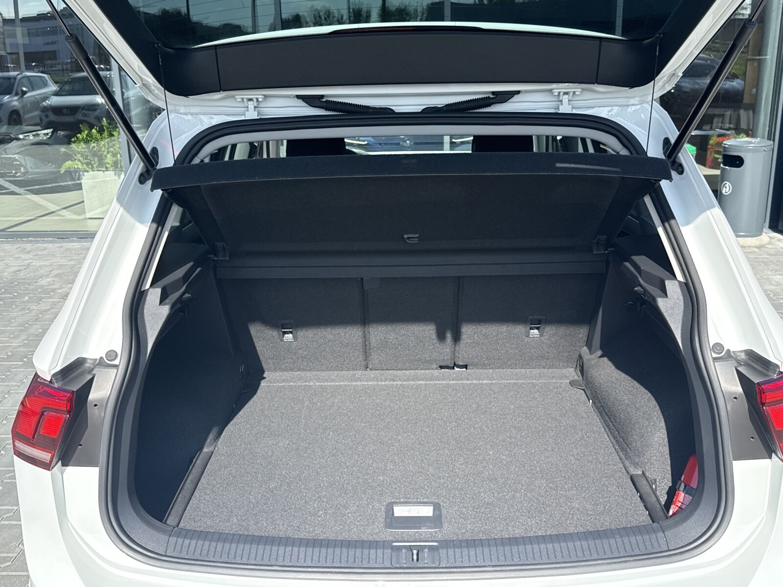 Volkswagen Tiguan - zdjęcie 17