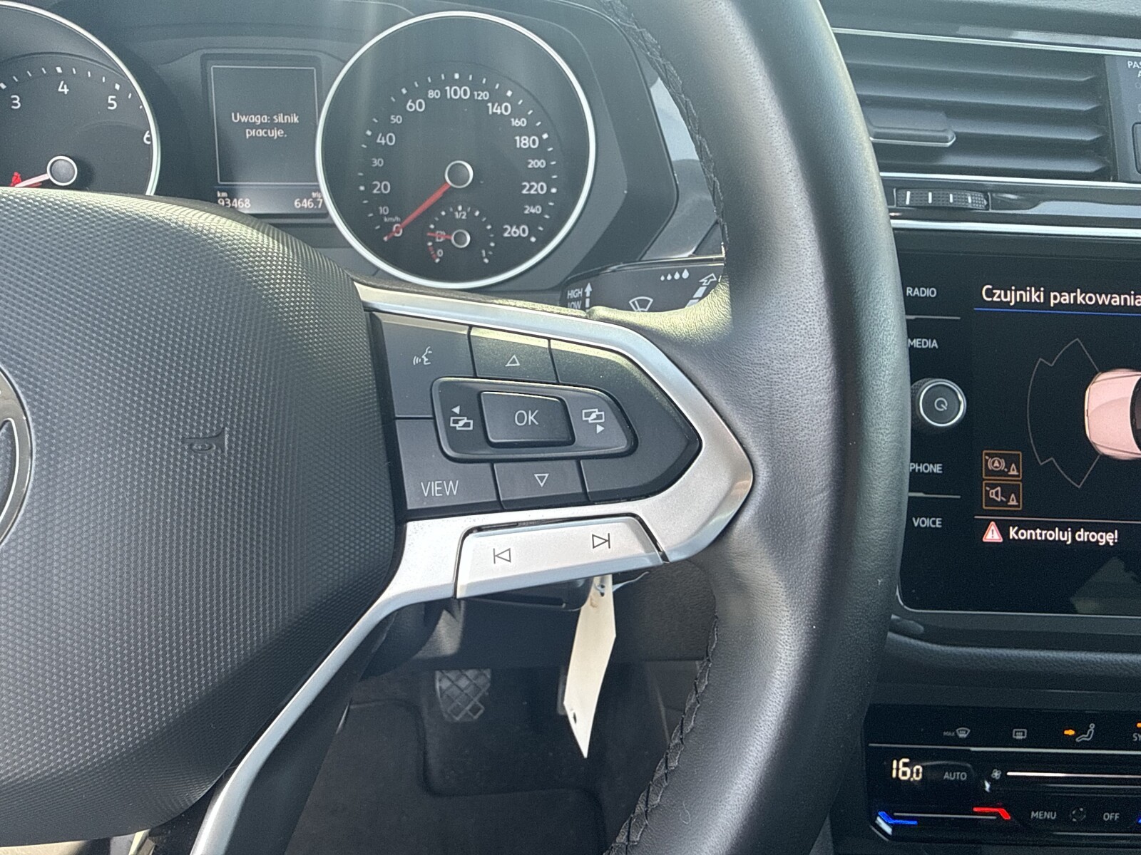 Volkswagen Tiguan - zdjęcie 22