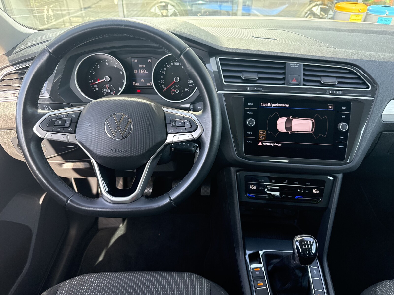 Volkswagen Tiguan - zdjęcie 13