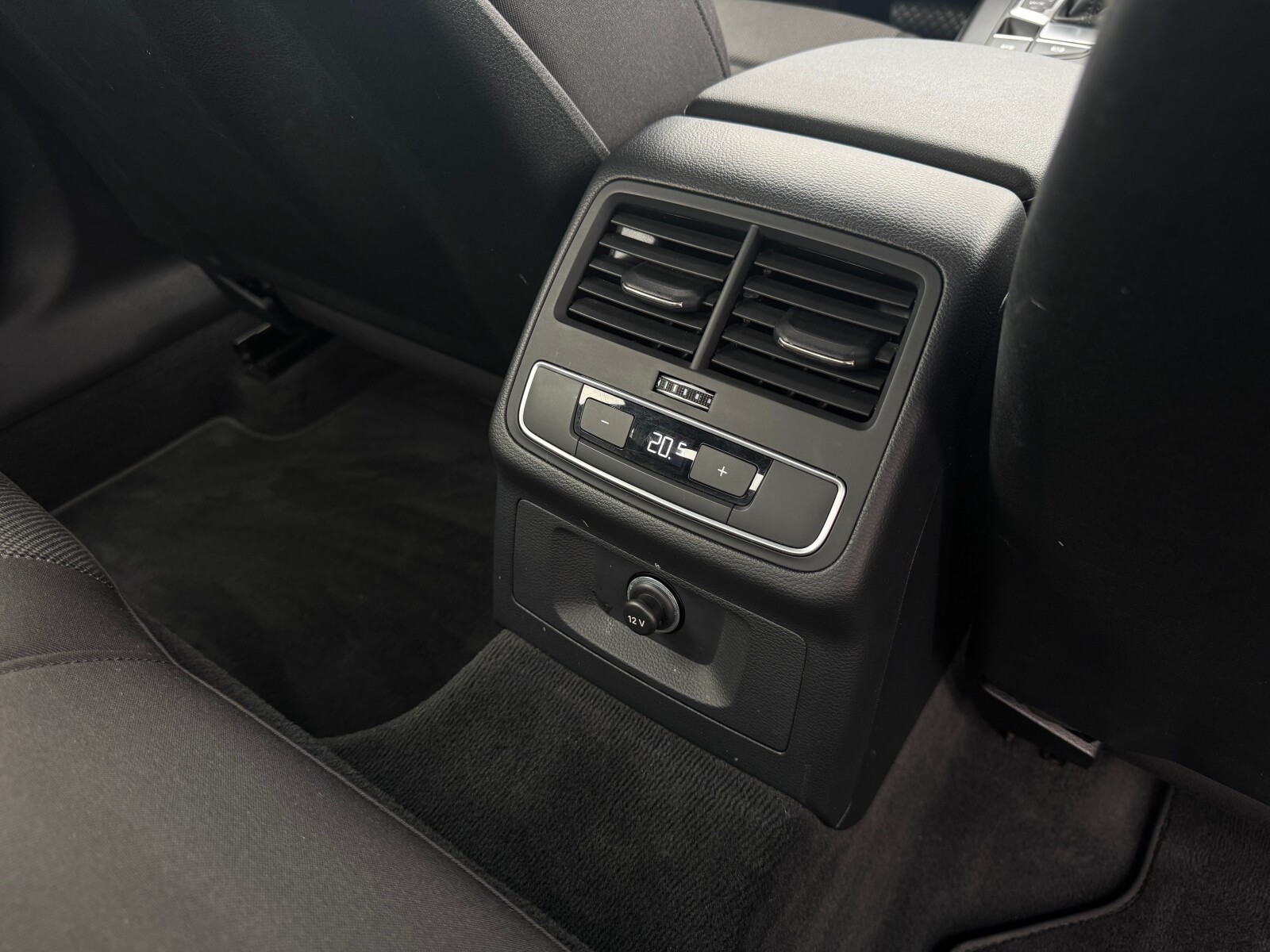 Audi A4 Limousine - zdjęcie 16
