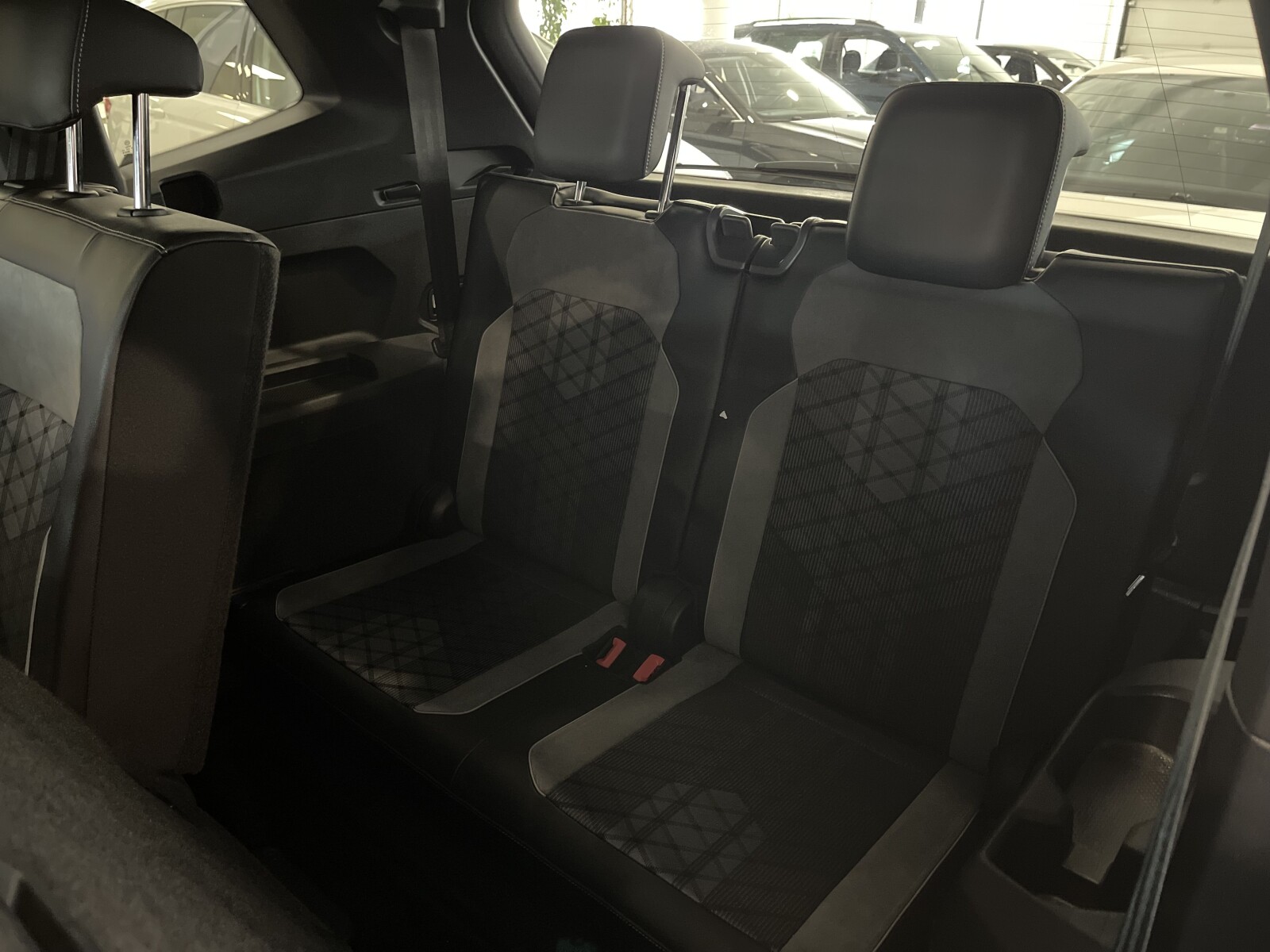 Volkswagen Tiguan Allspace - zdjęcie 13