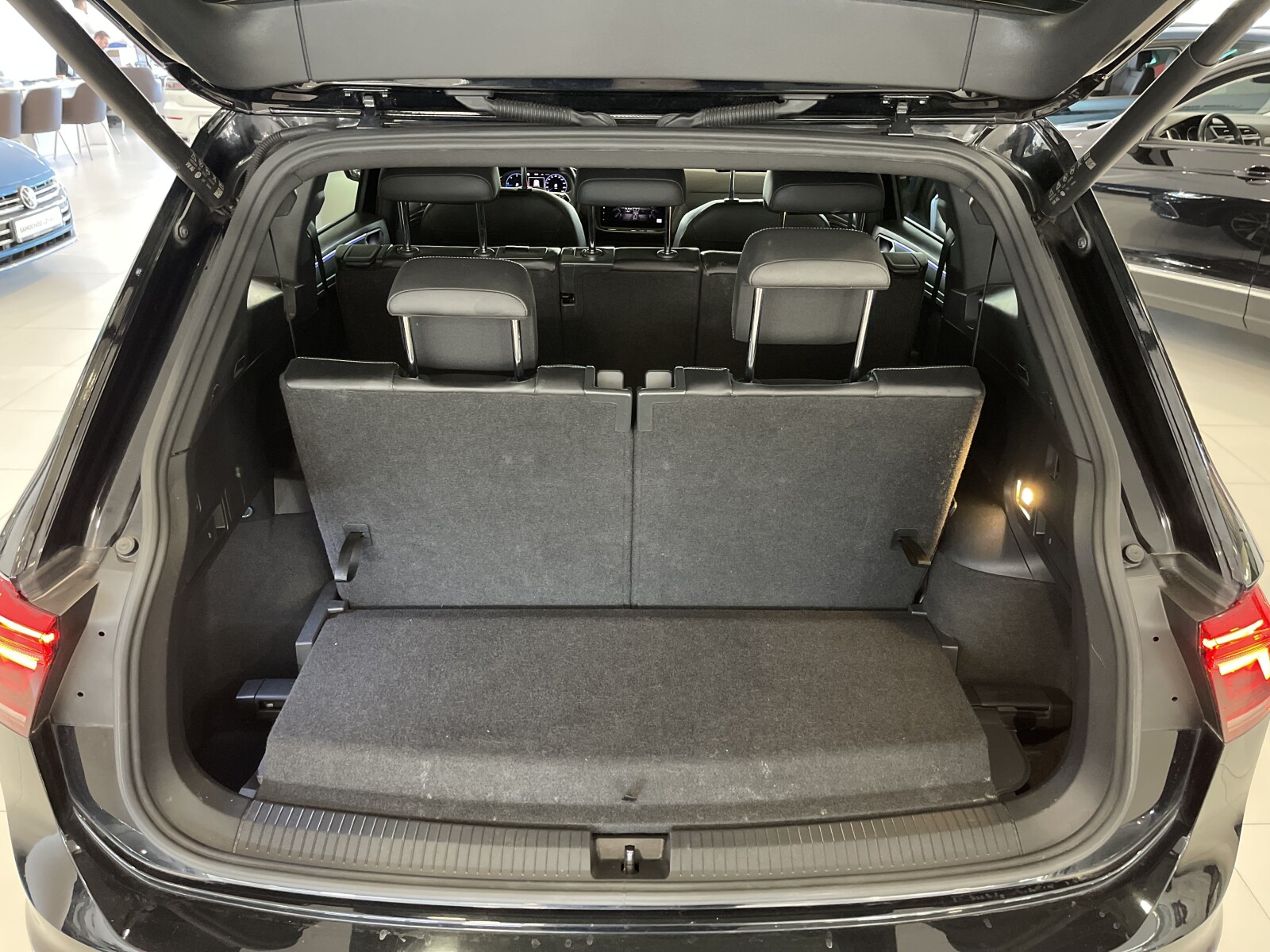 Volkswagen Tiguan Allspace - zdjęcie 10