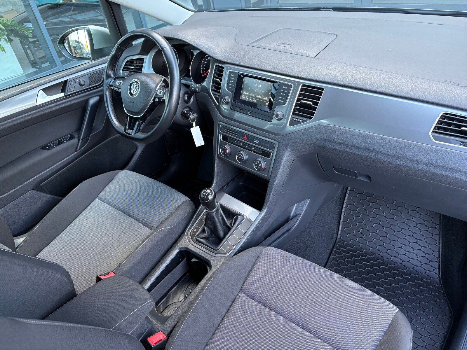 Volkswagen Golf Sportsvan - zdjęcie 14