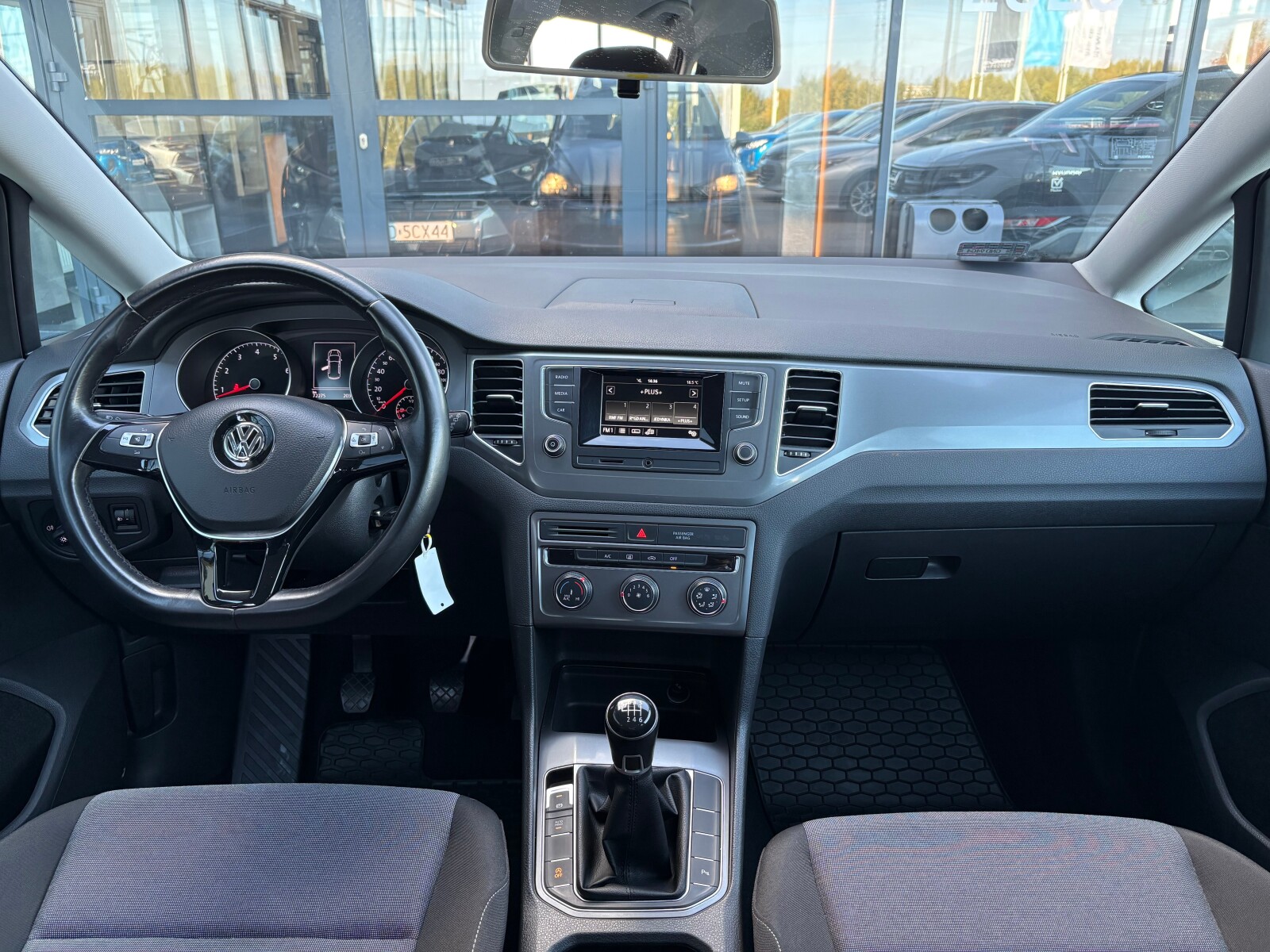 Volkswagen Golf Sportsvan - zdjęcie 9