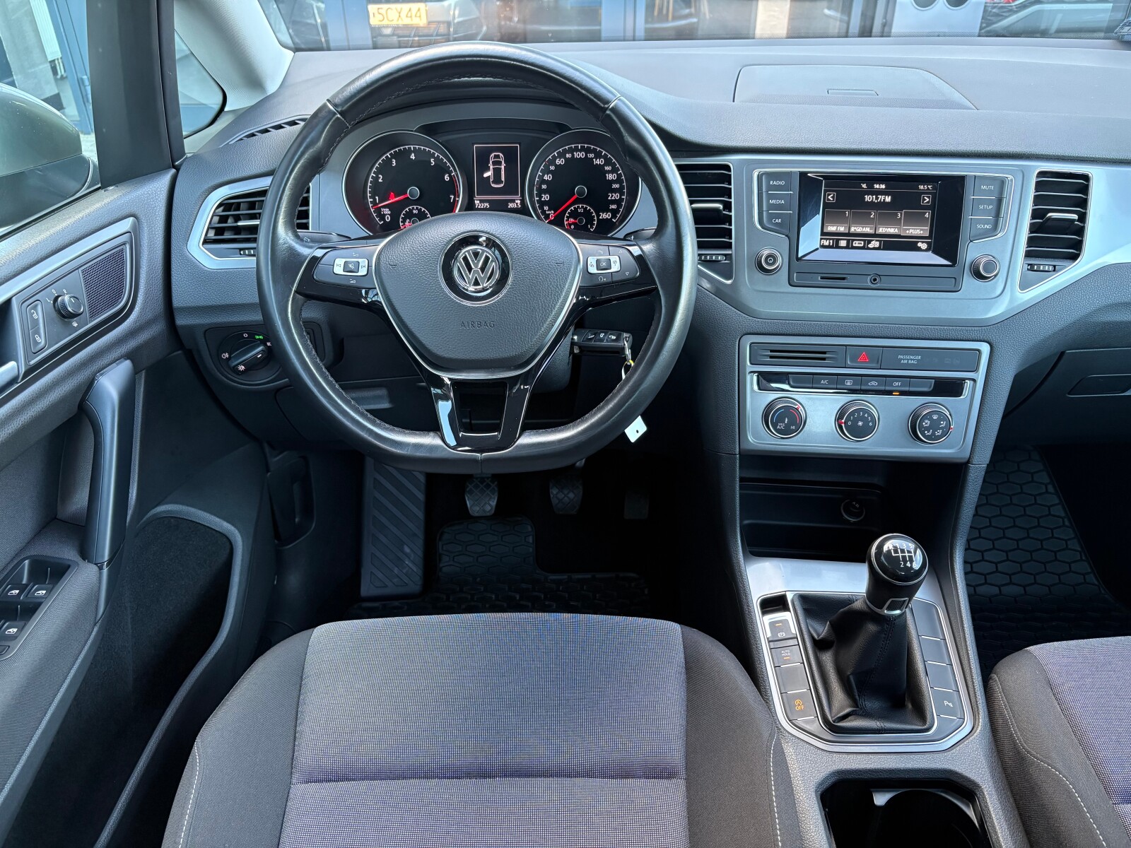 Volkswagen Golf Sportsvan - zdjęcie 10