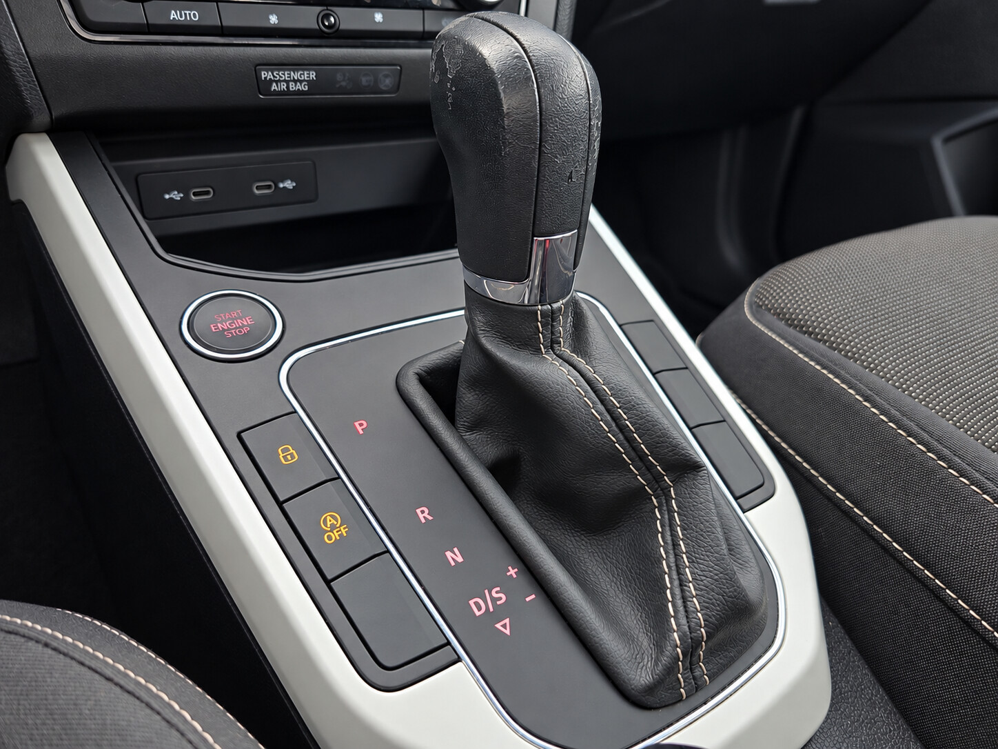 Seat Arona - zdjęcie 15