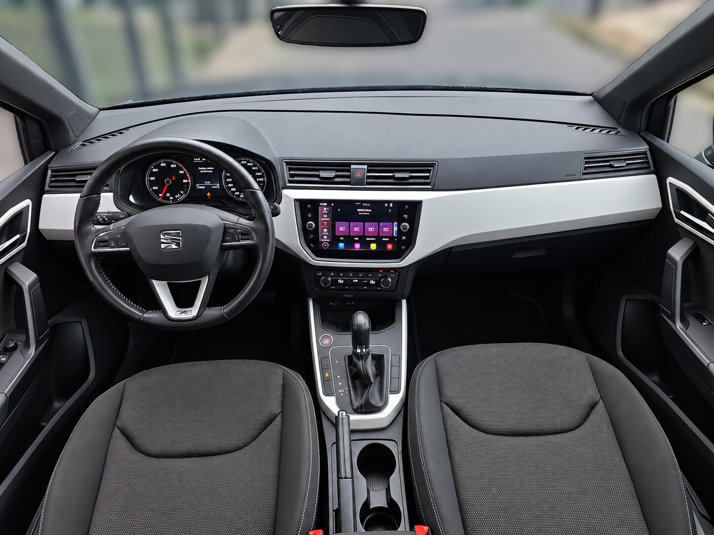 Seat Arona - zdjęcie 9