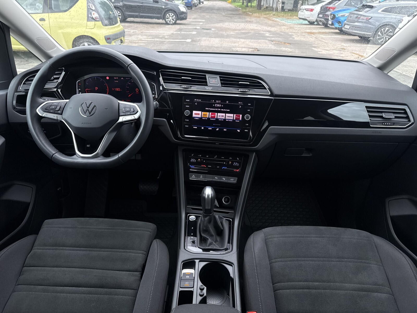 Volkswagen Touran - zdjęcie 9