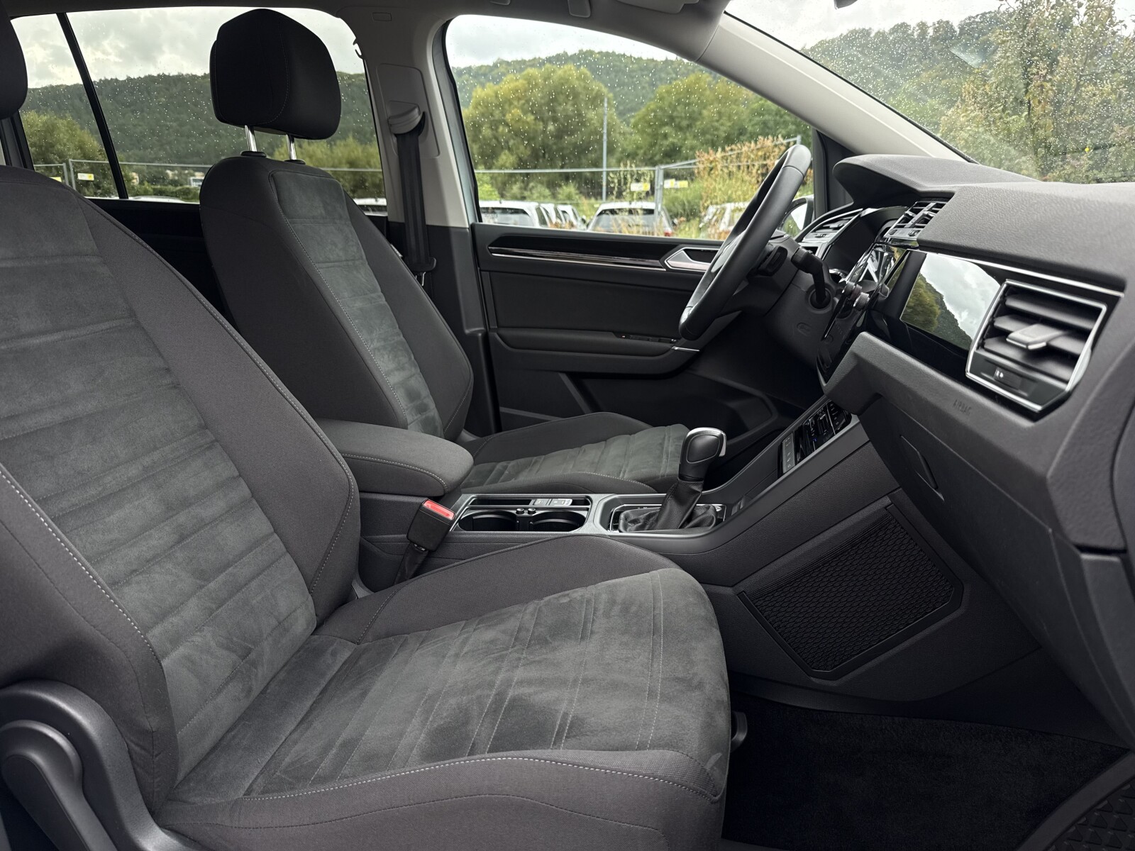 Volkswagen Touran - zdjęcie 13